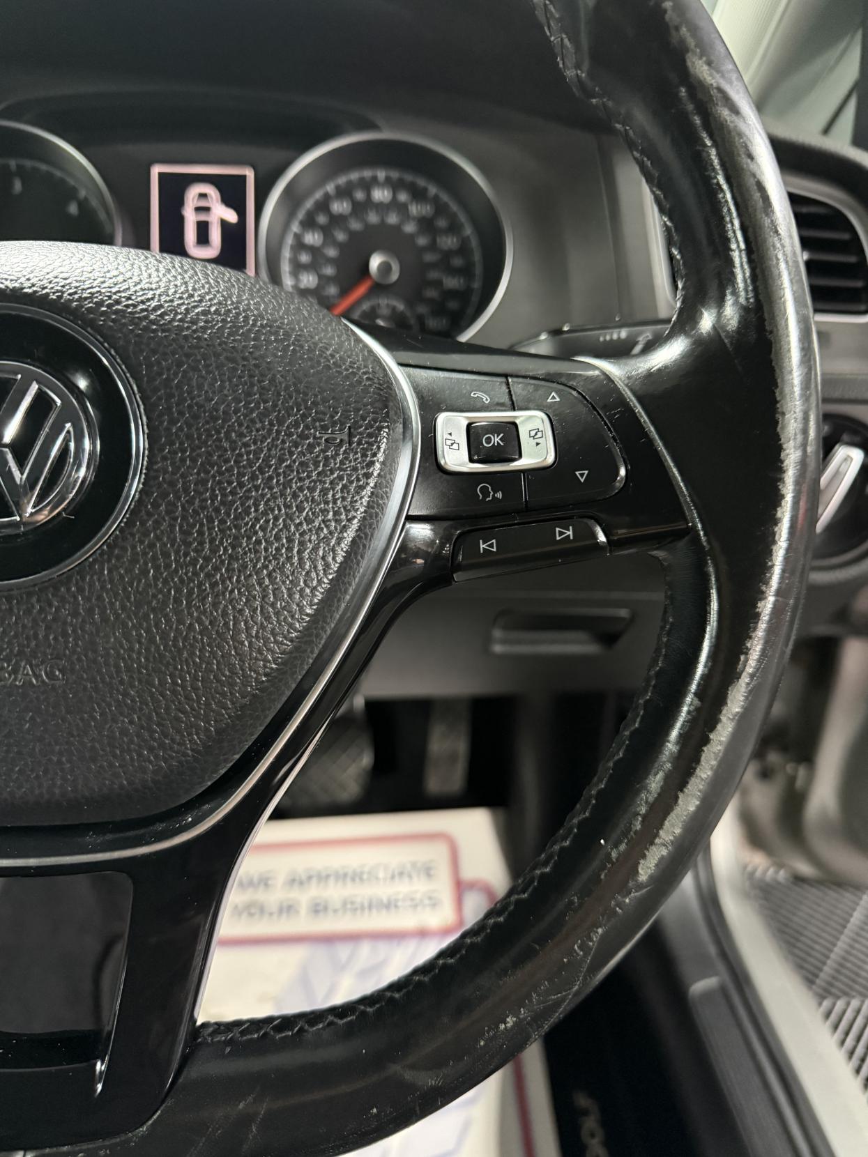 Volkswagen Golf 1.6 TDI BlueMotion Tech SE Hatchback 5dr Diesel DSG Euro 5 (s/s) (105 ps)