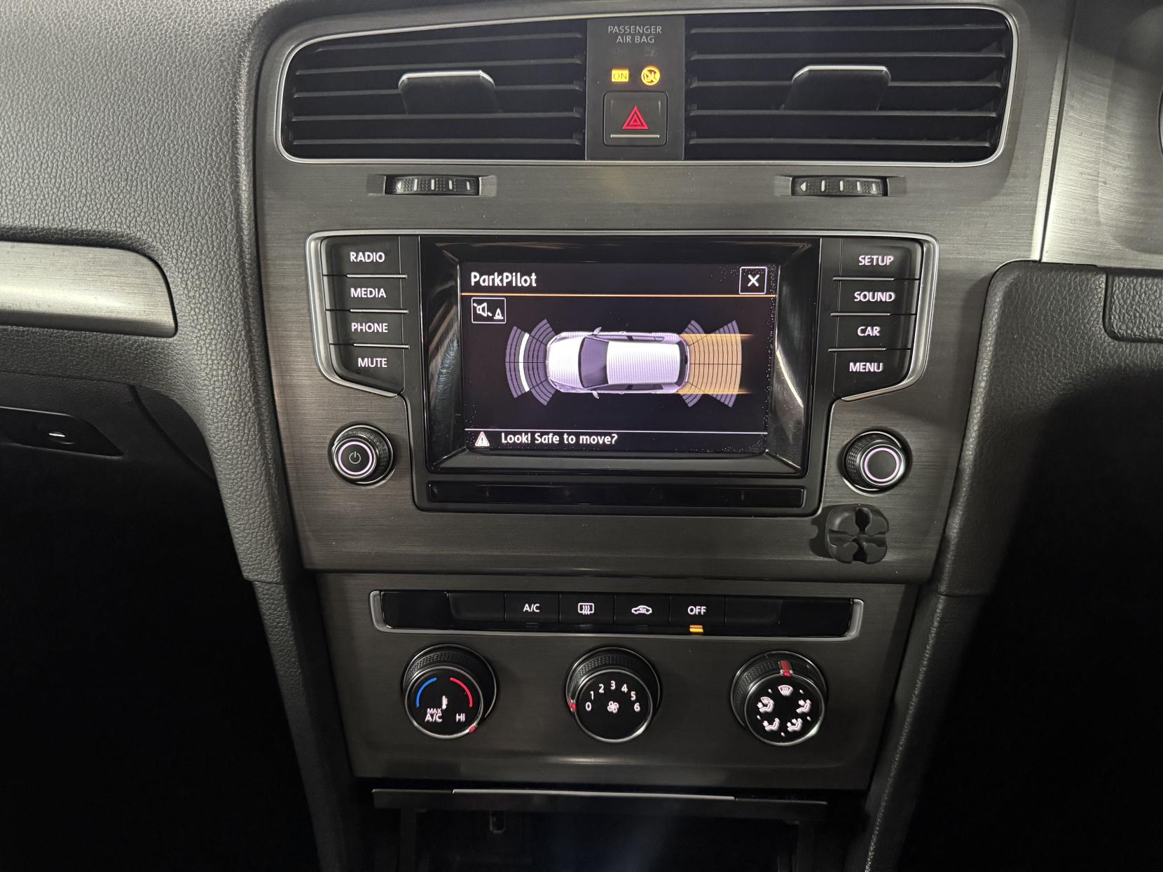 Volkswagen Golf 1.6 TDI BlueMotion Tech SE Hatchback 5dr Diesel DSG Euro 5 (s/s) (105 ps)