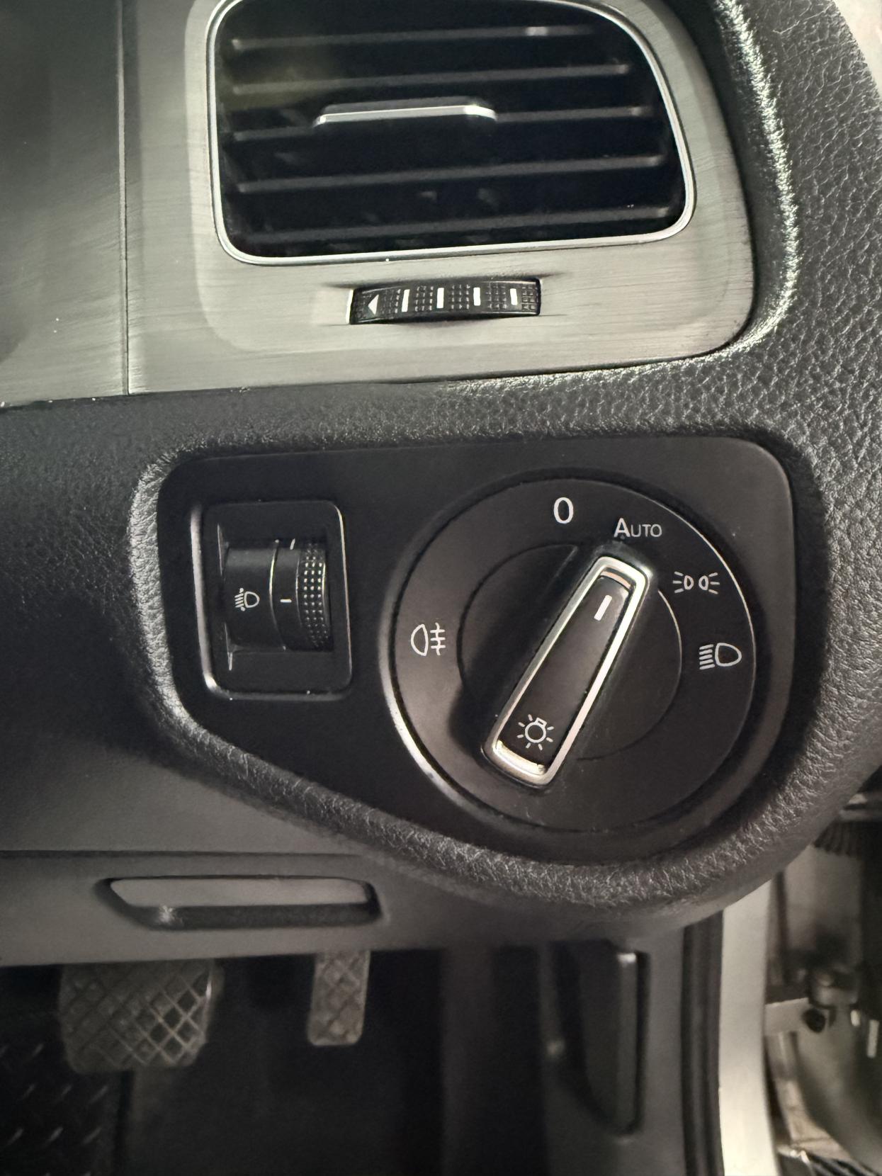 Volkswagen Golf 1.6 TDI BlueMotion Tech SE Hatchback 5dr Diesel DSG Euro 5 (s/s) (105 ps)