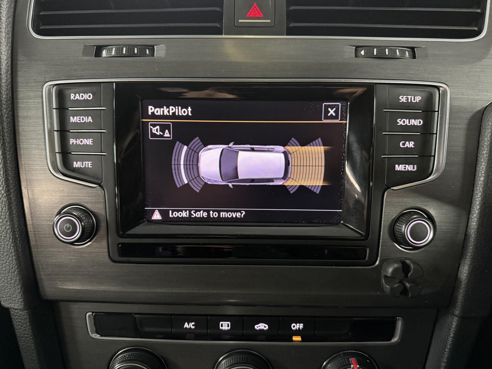 Volkswagen Golf 1.6 TDI BlueMotion Tech SE Hatchback 5dr Diesel DSG Euro 5 (s/s) (105 ps)