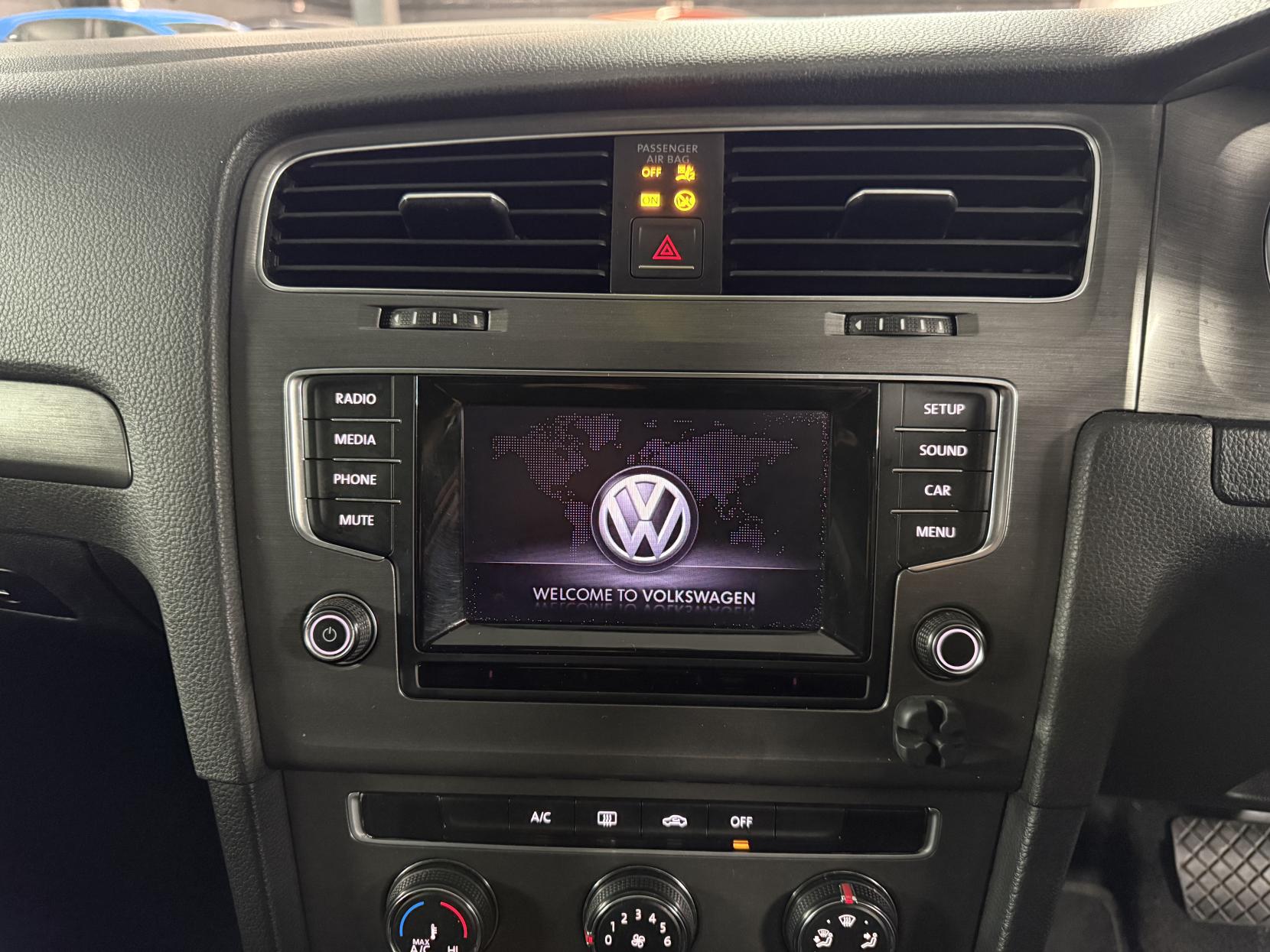 Volkswagen Golf 1.6 TDI BlueMotion Tech SE Hatchback 5dr Diesel DSG Euro 5 (s/s) (105 ps)