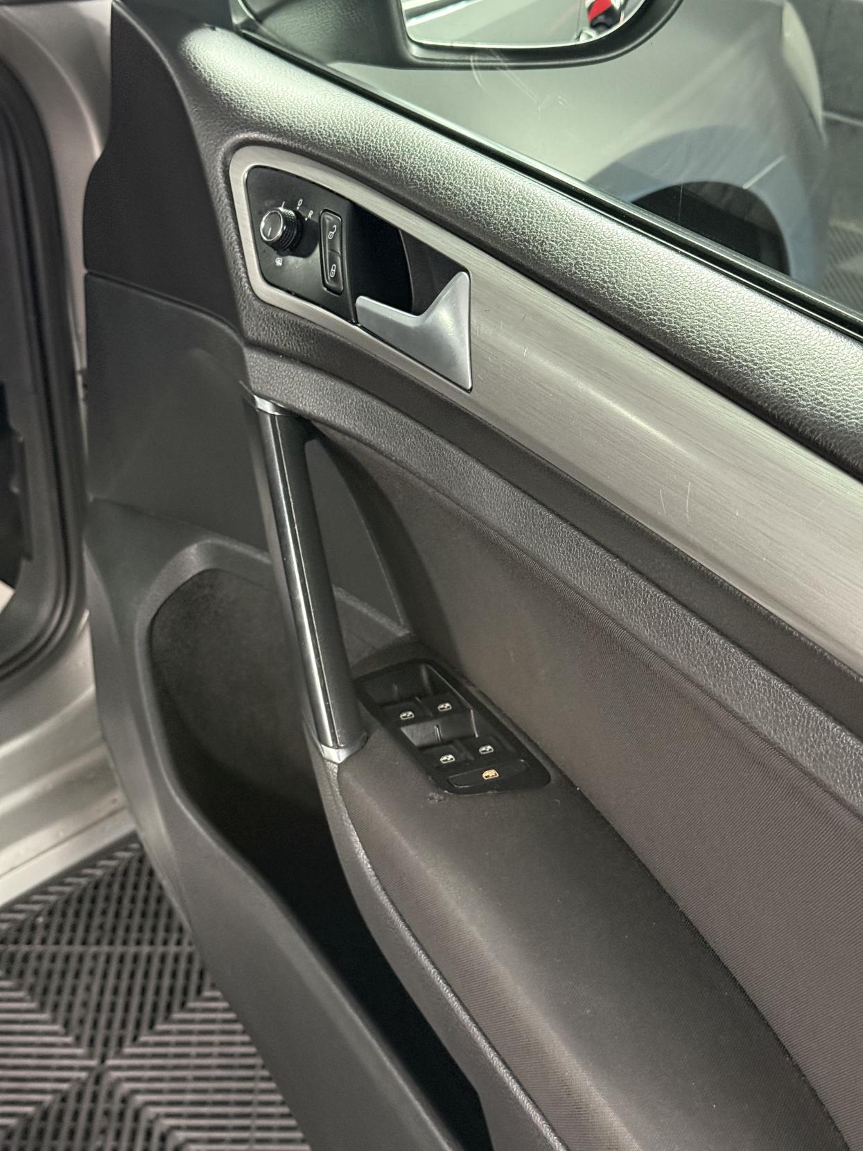 Volkswagen Golf 1.6 TDI BlueMotion Tech SE Hatchback 5dr Diesel DSG Euro 5 (s/s) (105 ps)