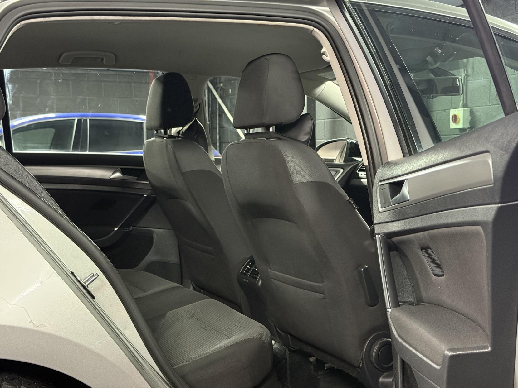 Volkswagen Golf 1.6 TDI BlueMotion Tech SE Hatchback 5dr Diesel DSG Euro 5 (s/s) (105 ps)