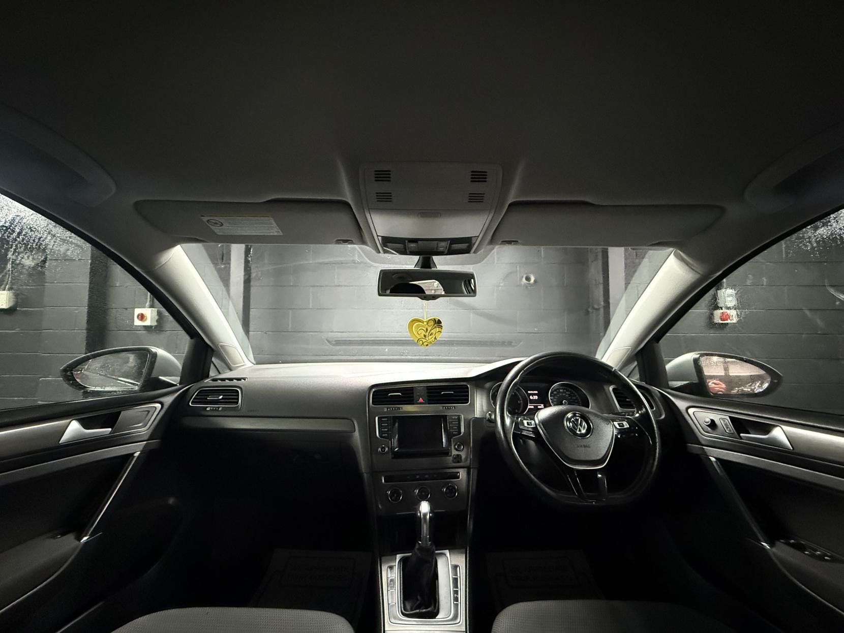 Volkswagen Golf 1.6 TDI BlueMotion Tech SE Hatchback 5dr Diesel DSG Euro 5 (s/s) (105 ps)