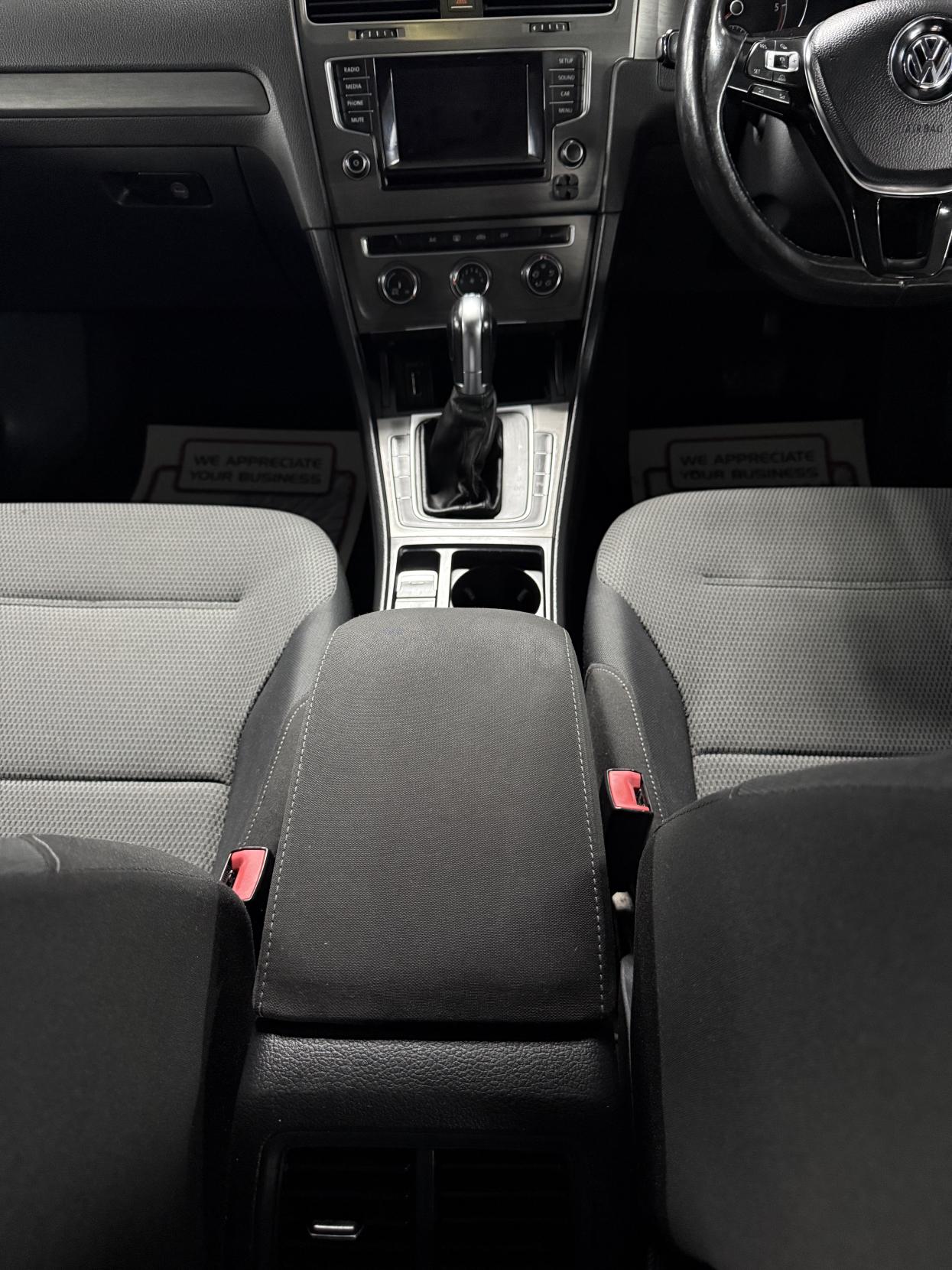 Volkswagen Golf 1.6 TDI BlueMotion Tech SE Hatchback 5dr Diesel DSG Euro 5 (s/s) (105 ps)