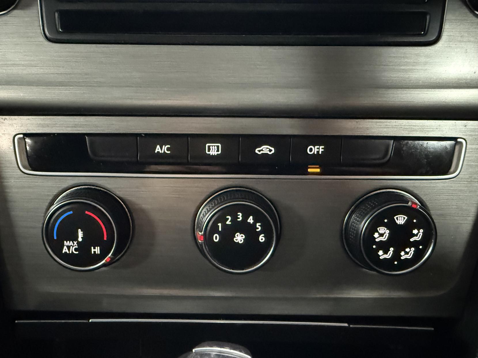 Volkswagen Golf 1.6 TDI BlueMotion Tech SE Hatchback 5dr Diesel DSG Euro 5 (s/s) (105 ps)