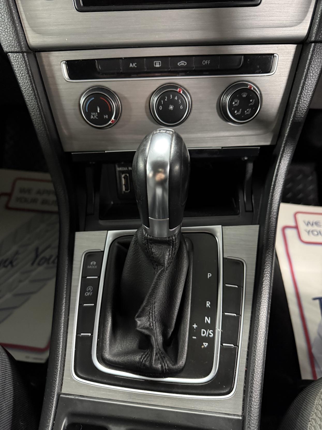 Volkswagen Golf 1.6 TDI BlueMotion Tech SE Hatchback 5dr Diesel DSG Euro 5 (s/s) (105 ps)