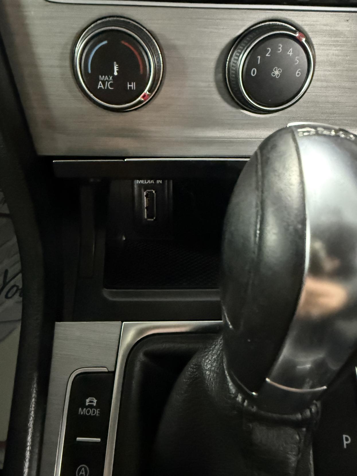 Volkswagen Golf 1.6 TDI BlueMotion Tech SE Hatchback 5dr Diesel DSG Euro 5 (s/s) (105 ps)