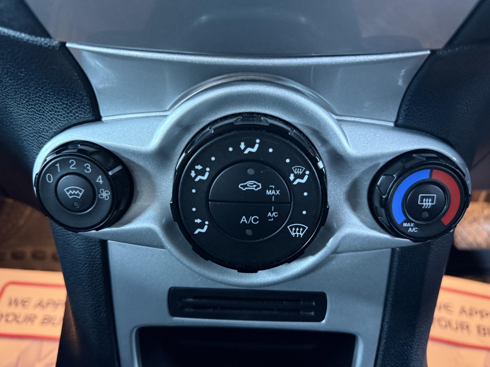 Ford Fiesta 1.4 Zetec Hatchback 5dr Petrol Automatic (154 g/km, 94 bhp)