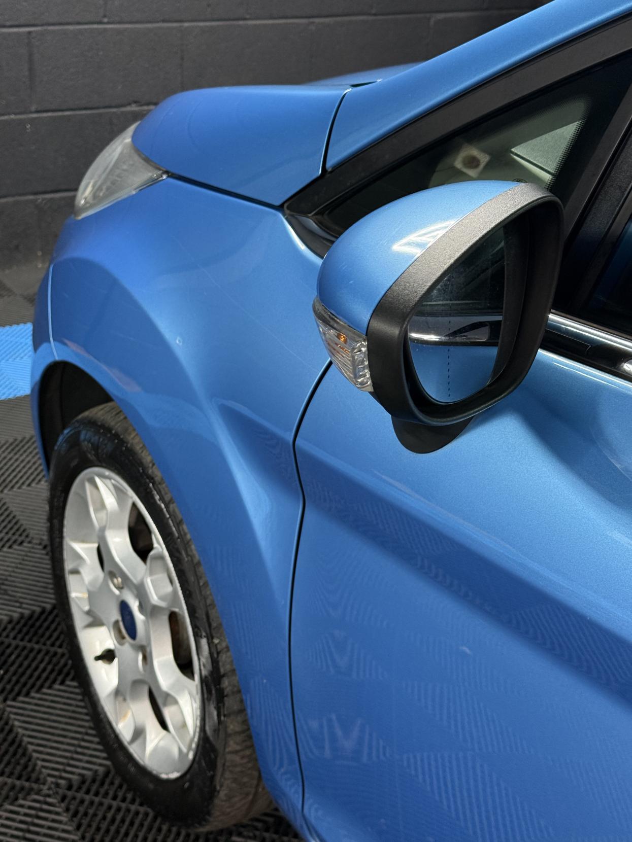 Ford Fiesta 1.4 Zetec Hatchback 5dr Petrol Automatic (154 g/km, 94 bhp)