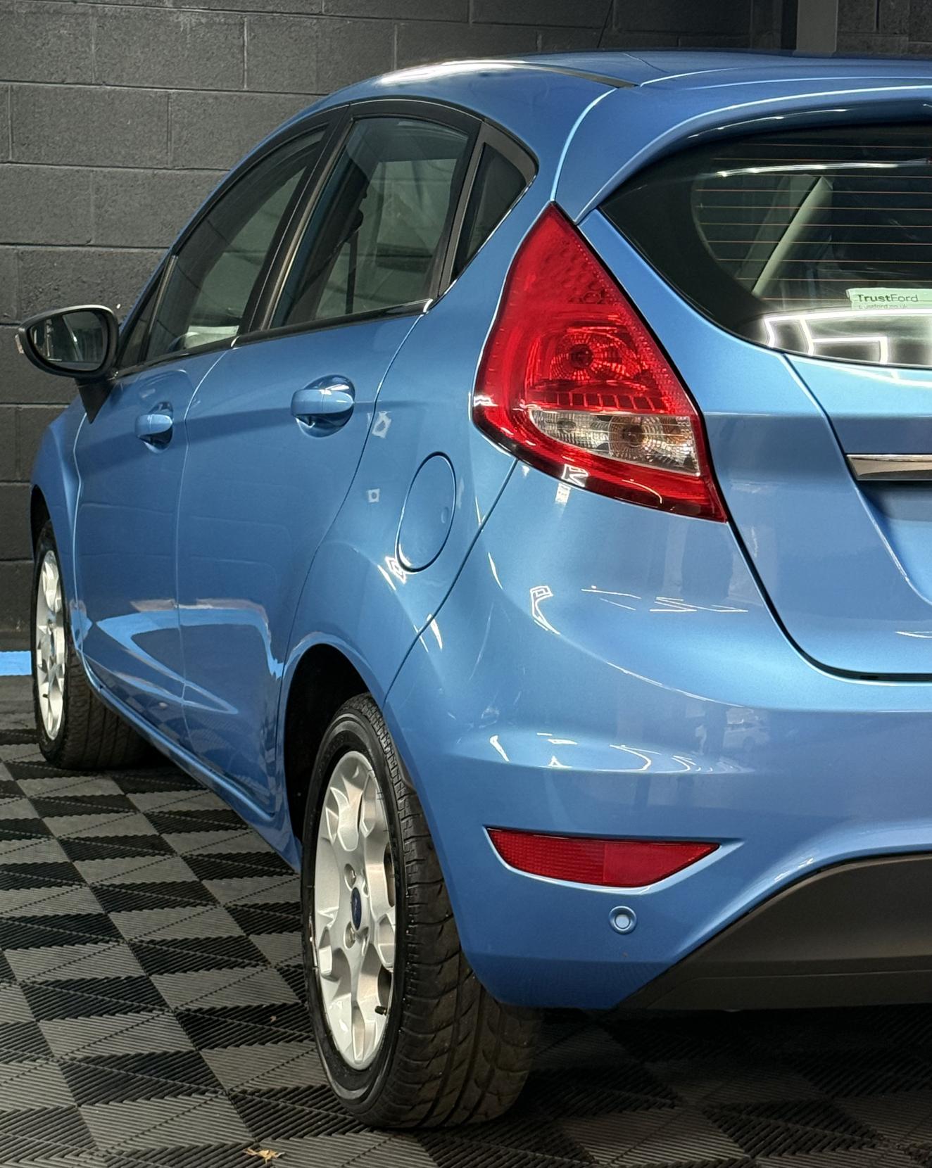 Ford Fiesta 1.4 Zetec Hatchback 5dr Petrol Automatic (154 g/km, 94 bhp)