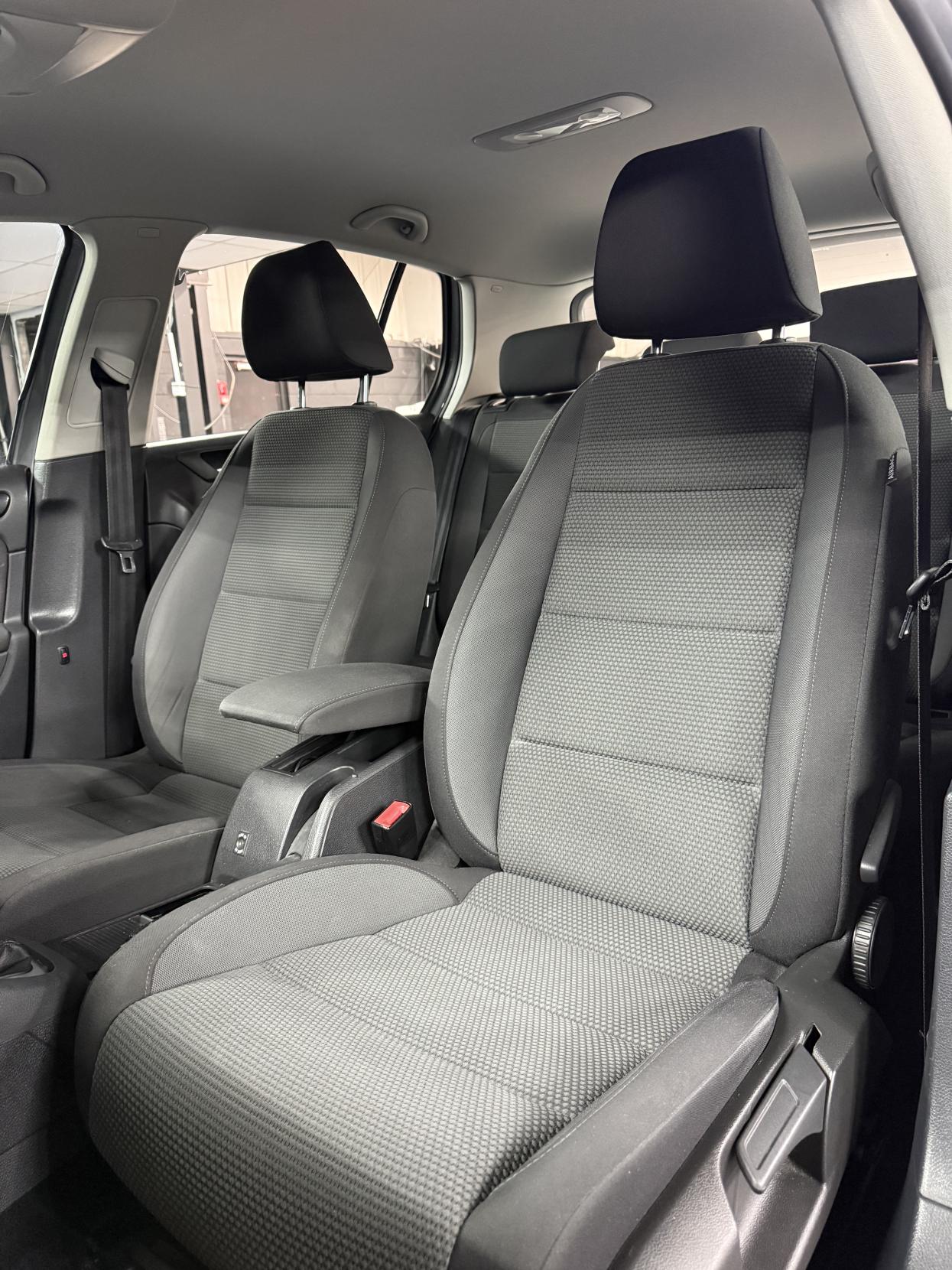 Volkswagen Golf 1.6 TDI Match Hatchback 5dr Diesel DSG Euro 5 (105 ps)