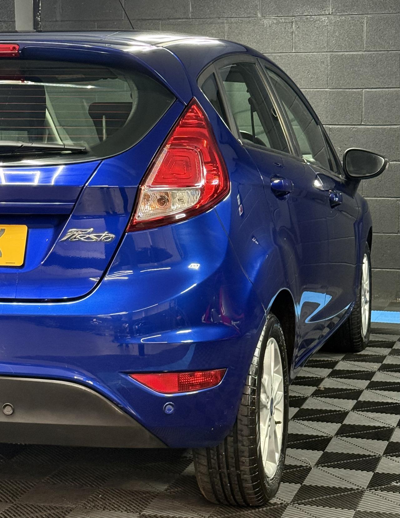 Ford Fiesta 1.6 Zetec Hatchback 5dr Petrol Powershift Euro 6 (105 ps)