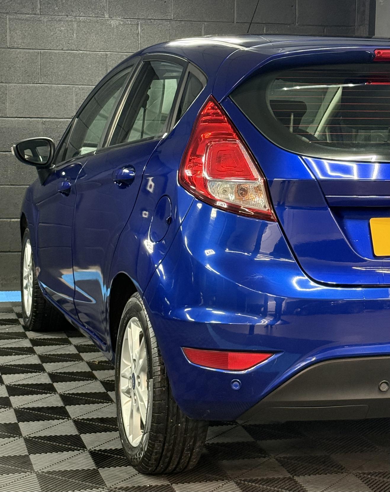 Ford Fiesta 1.6 Zetec Hatchback 5dr Petrol Powershift Euro 6 (105 ps)