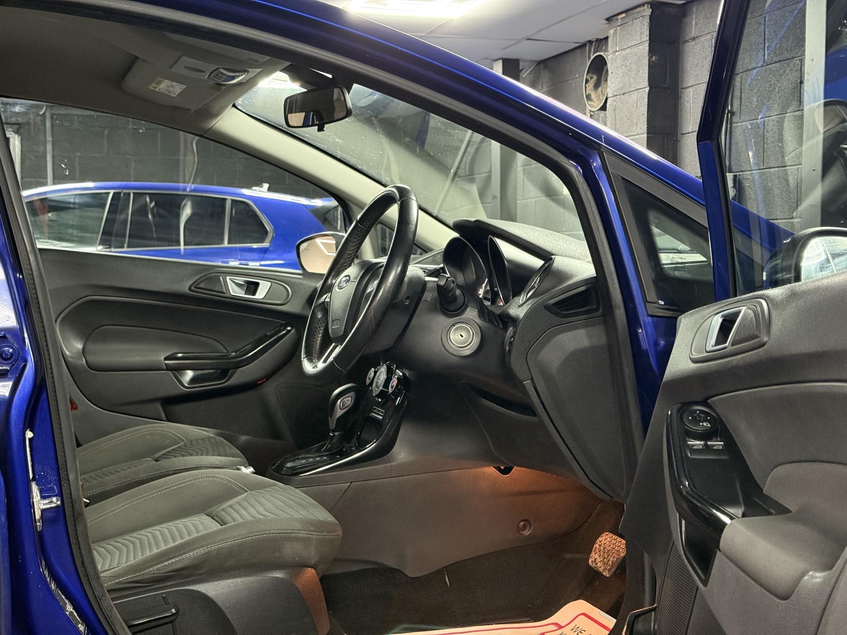 Ford Fiesta 1.6 Zetec Hatchback 5dr Petrol Powershift Euro 6 (105 ps)