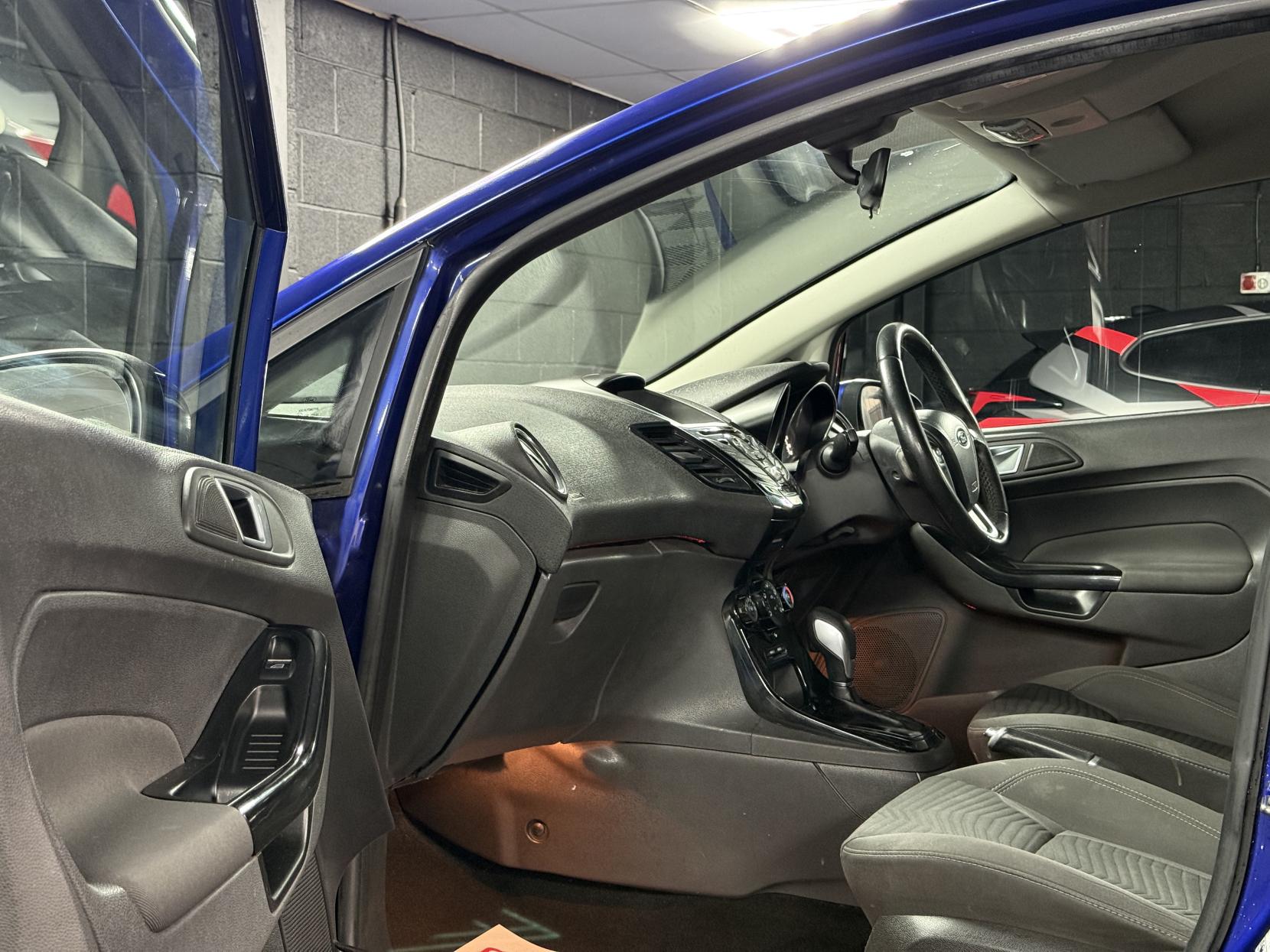 Ford Fiesta 1.6 Zetec Hatchback 5dr Petrol Powershift Euro 6 (105 ps)