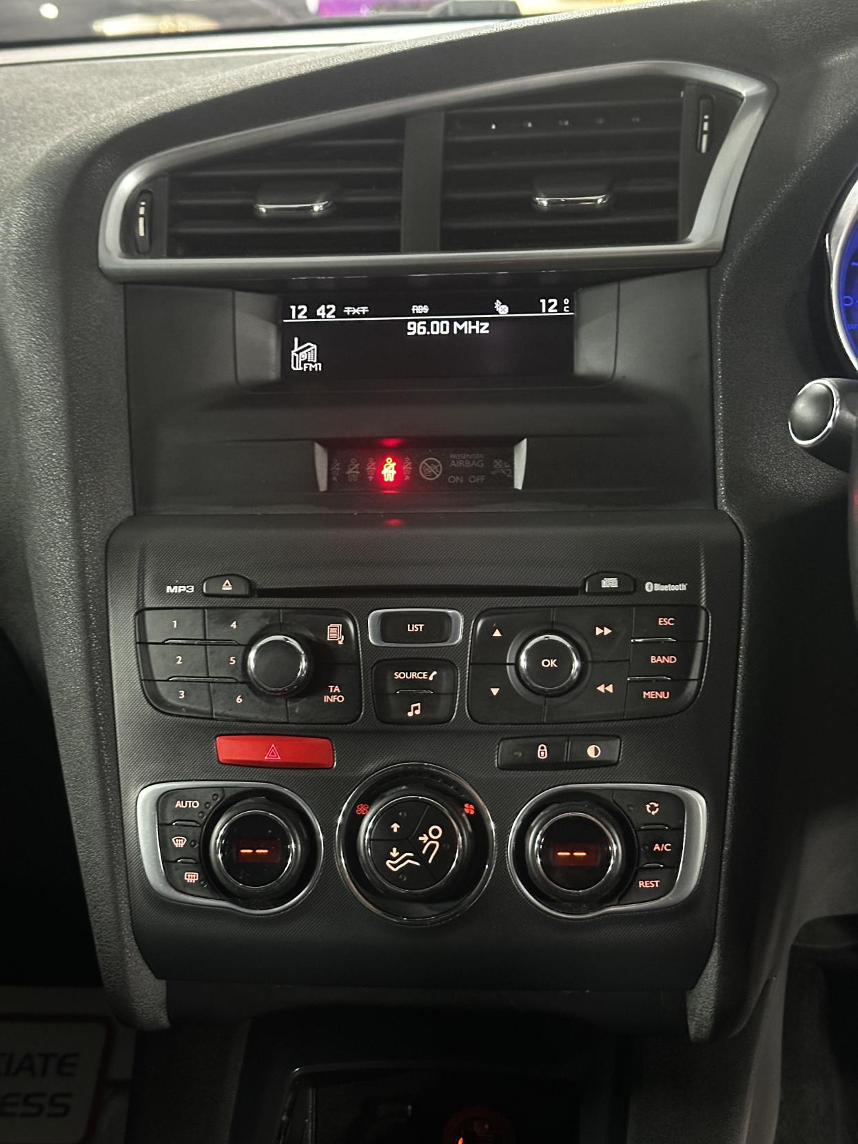 Citroen DS4 1.6 THP DStyle Hatchback 5dr Petrol EGS6 Euro 5 (155 ps)