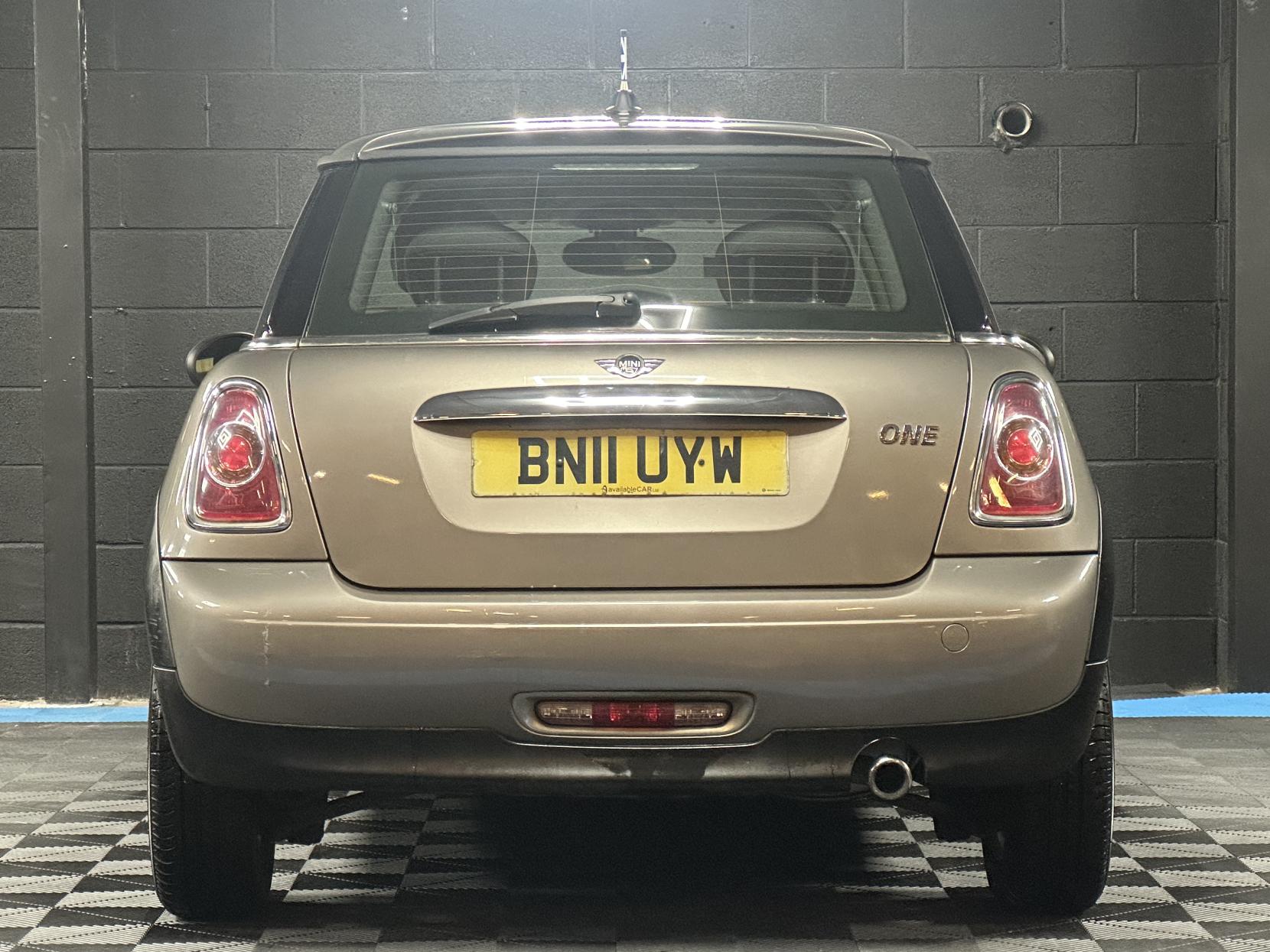 MINI Hatch 1.6 One Hatchback 3dr Petrol Steptronic Euro 5 (98 ps)