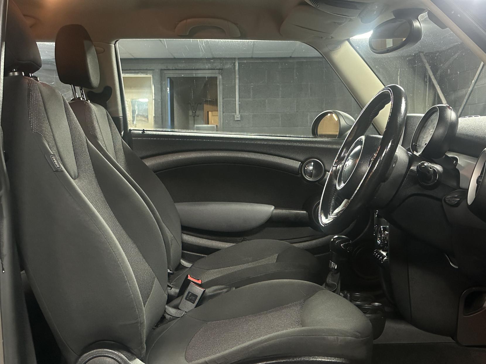 MINI Hatch 1.6 One Hatchback 3dr Petrol Steptronic Euro 5 (98 ps)