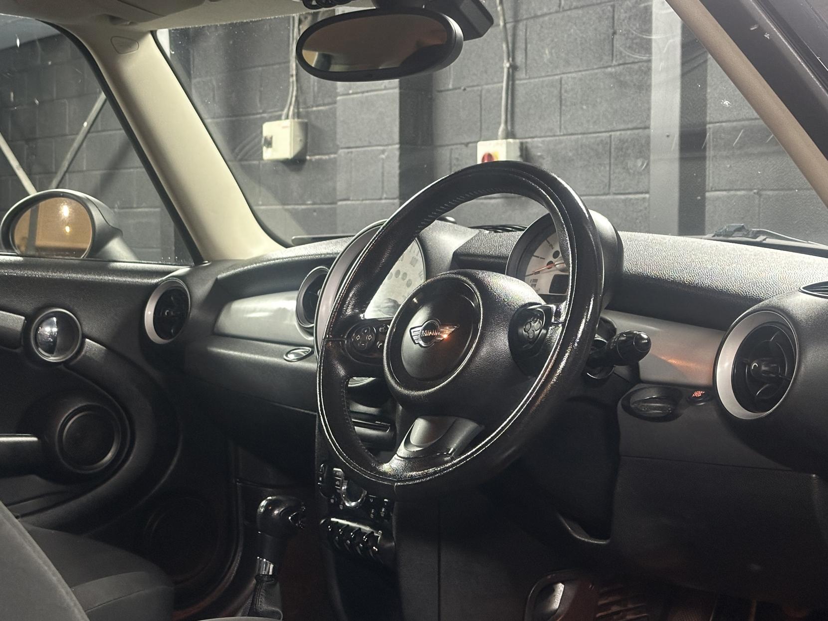 MINI Hatch 1.6 One Hatchback 3dr Petrol Steptronic Euro 5 (98 ps)