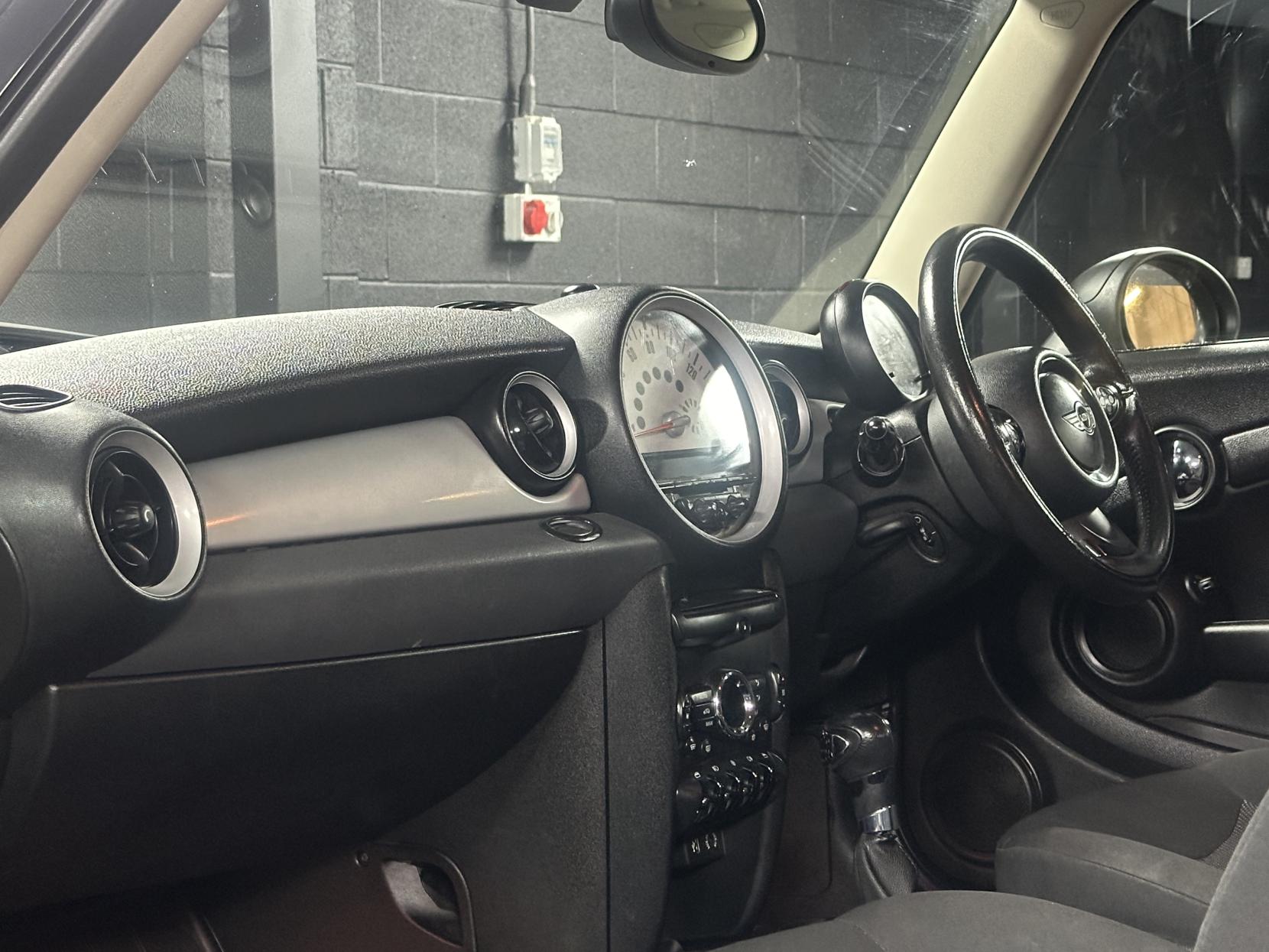 MINI Hatch 1.6 One Hatchback 3dr Petrol Steptronic Euro 5 (98 ps)