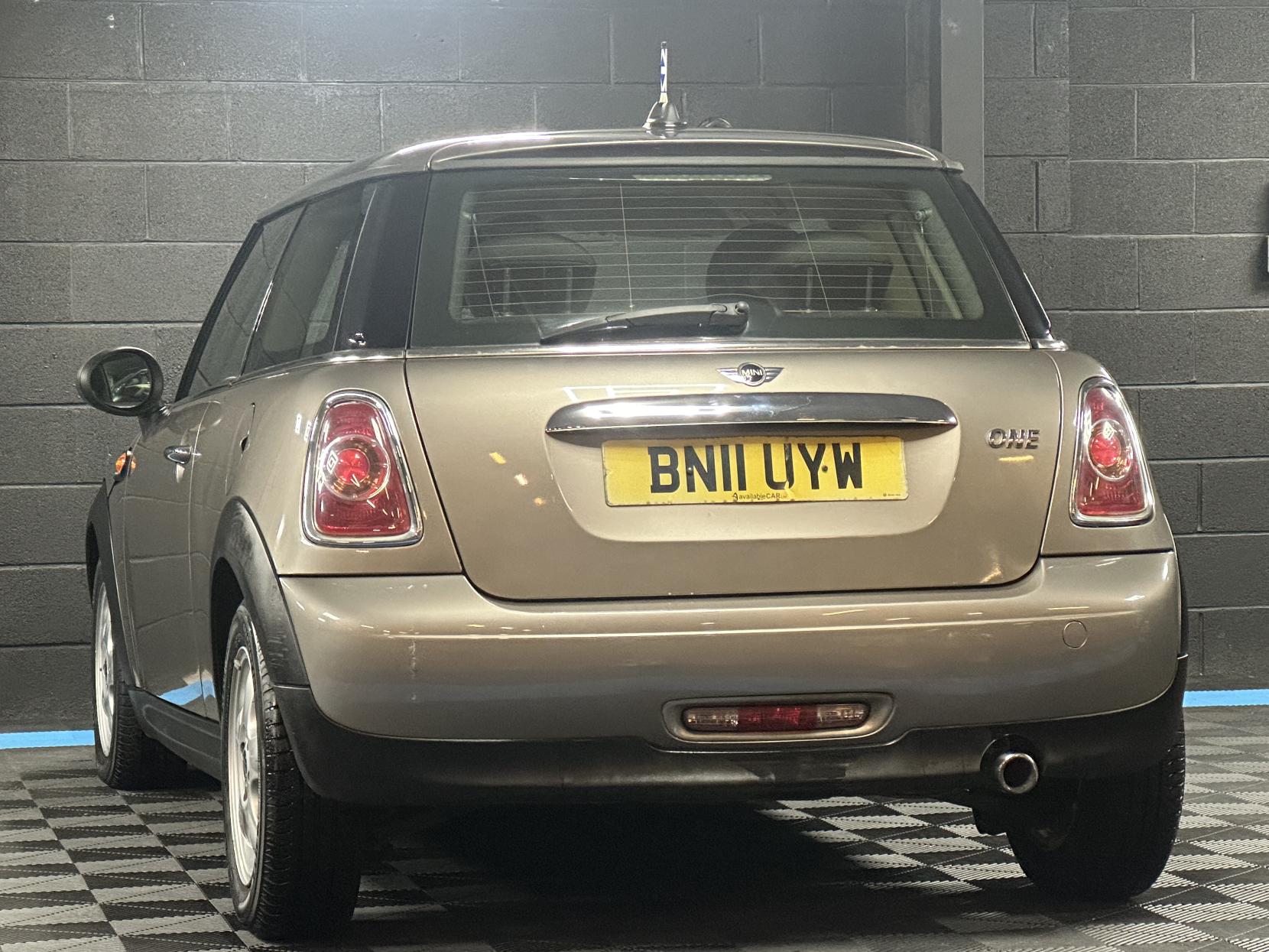 MINI Hatch 1.6 One Hatchback 3dr Petrol Steptronic Euro 5 (98 ps)