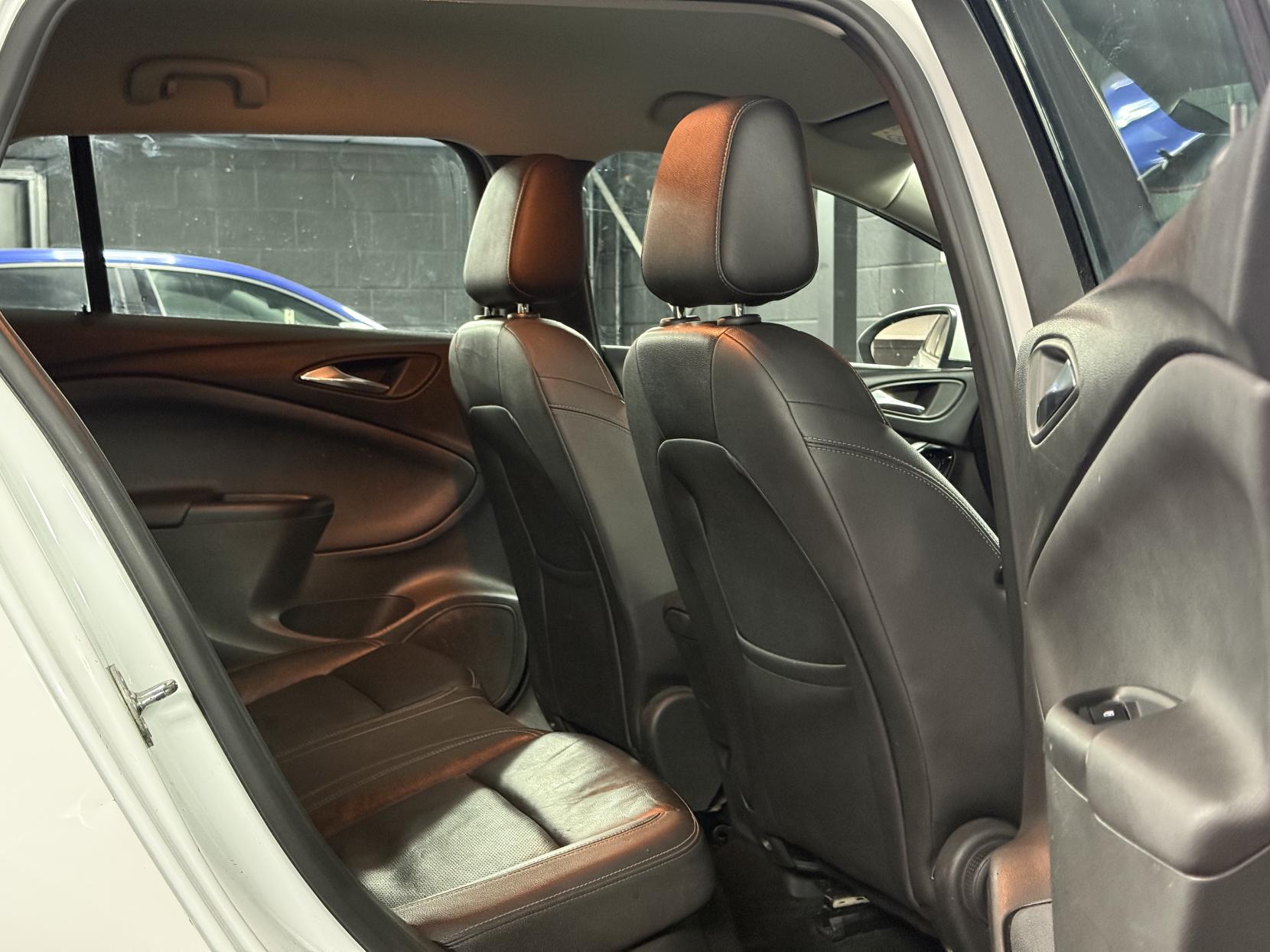 Vauxhall Astra 1.6 CDTi Elite Nav Sports Tourer 5dr Diesel Auto Euro 6 (136 ps)