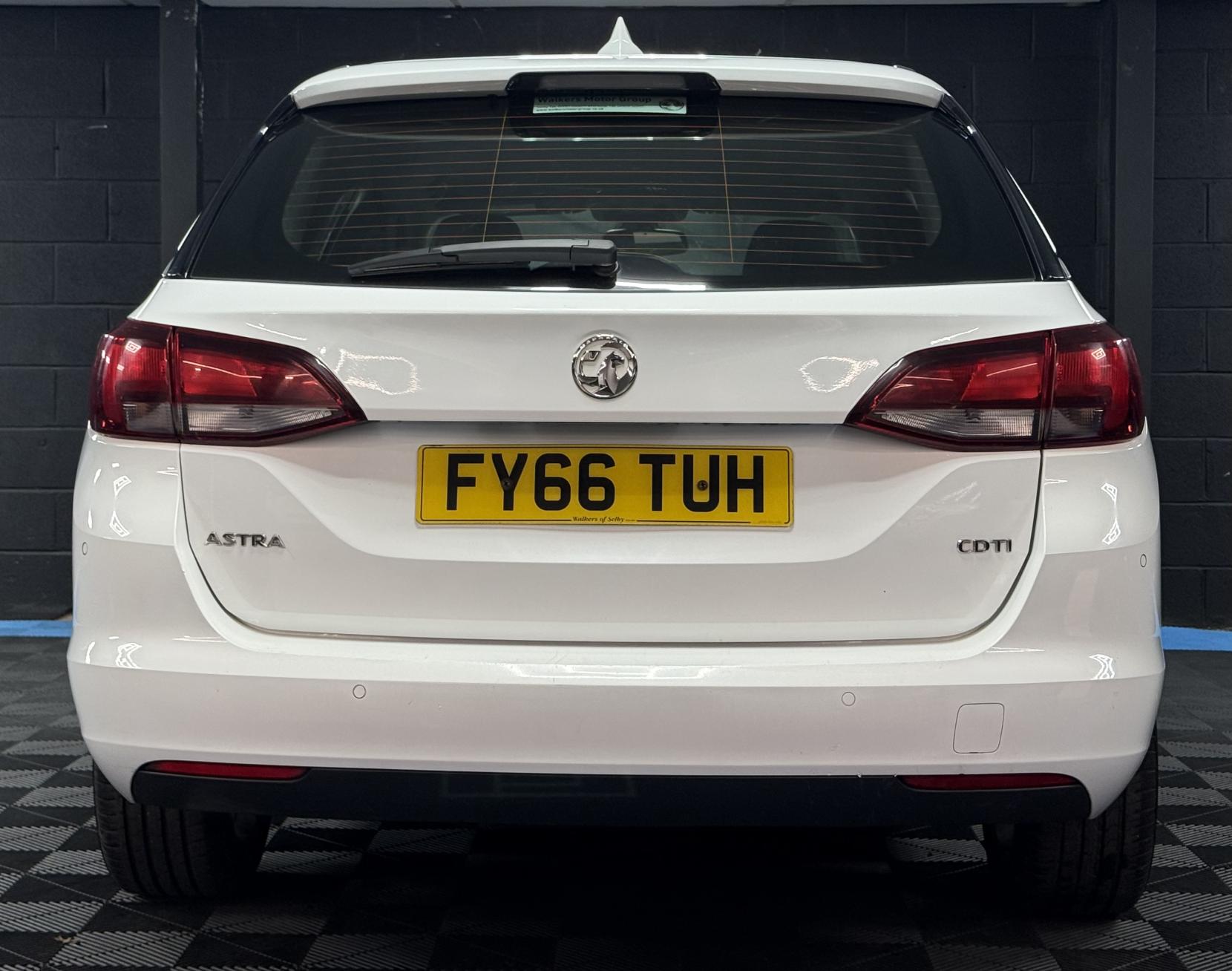 Vauxhall Astra 1.6 CDTi Elite Nav Sports Tourer 5dr Diesel Auto Euro 6 (136 ps)