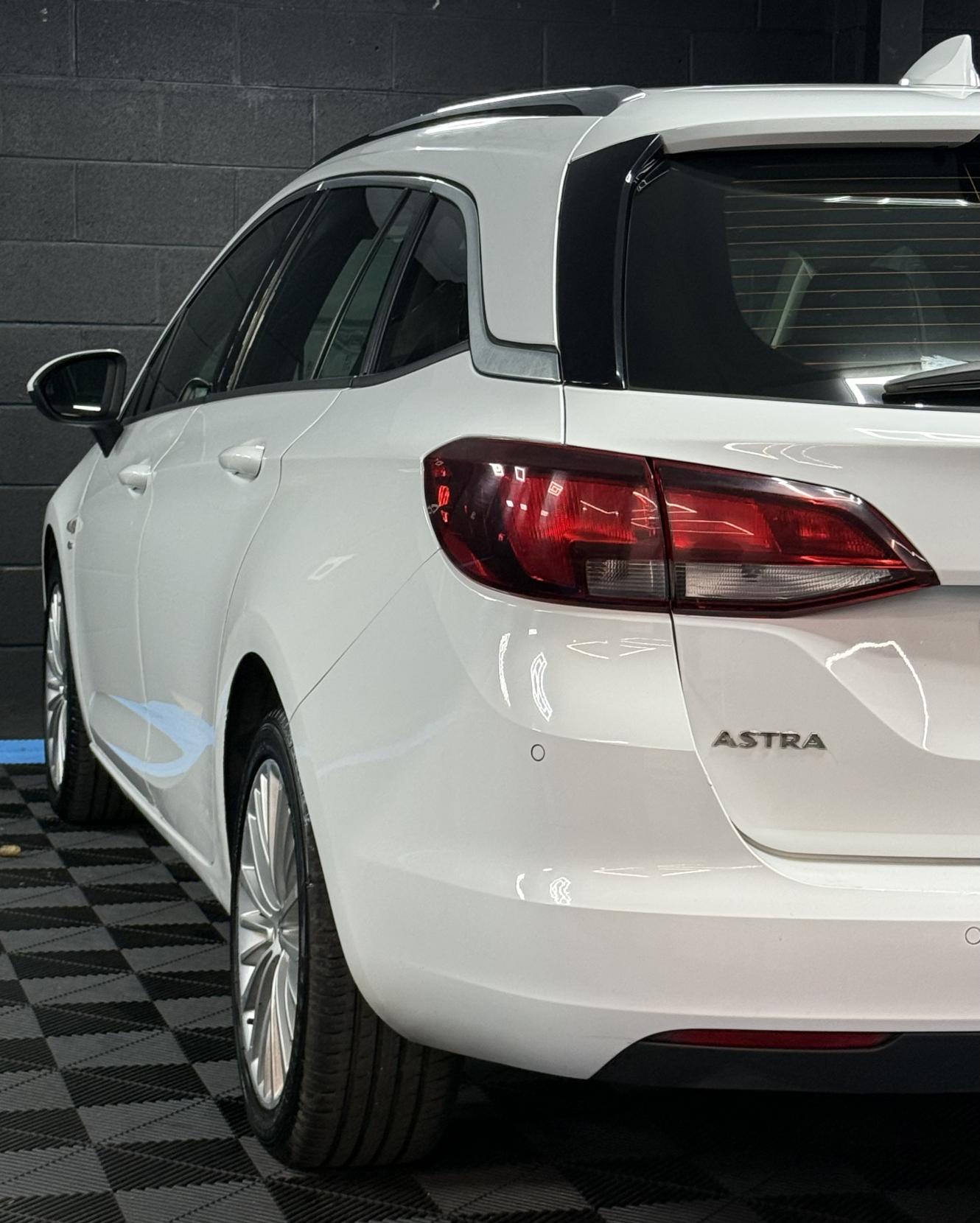 Vauxhall Astra 1.6 CDTi Elite Nav Sports Tourer 5dr Diesel Auto Euro 6 (136 ps)