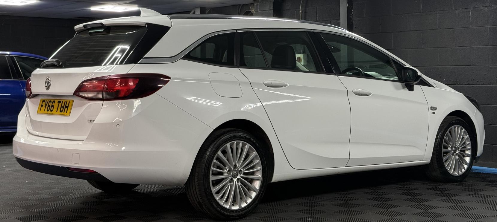 Vauxhall Astra 1.6 CDTi Elite Nav Sports Tourer 5dr Diesel Auto Euro 6 (136 ps)