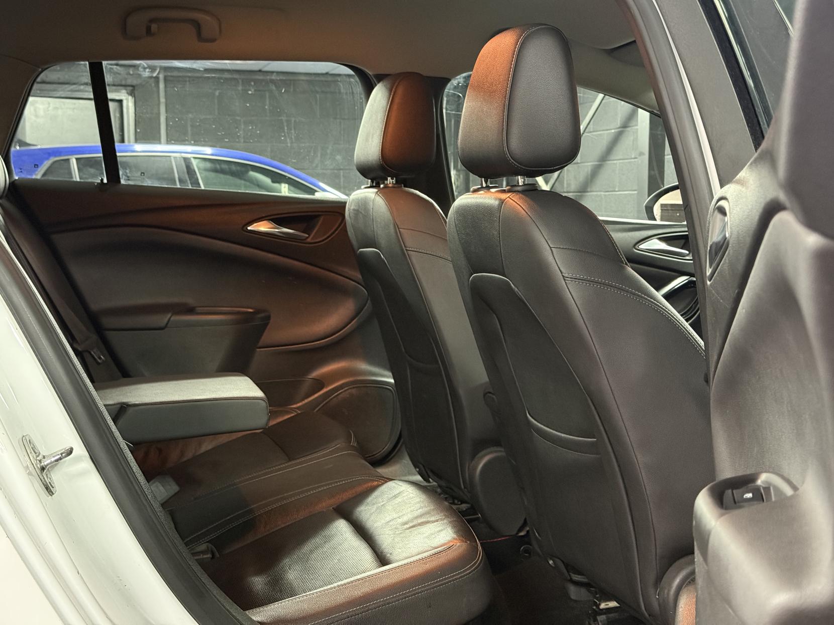 Vauxhall Astra 1.6 CDTi Elite Nav Sports Tourer 5dr Diesel Auto Euro 6 (136 ps)