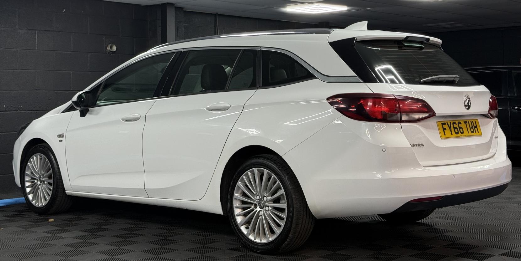 Vauxhall Astra 1.6 CDTi Elite Nav Sports Tourer 5dr Diesel Auto Euro 6 (136 ps)