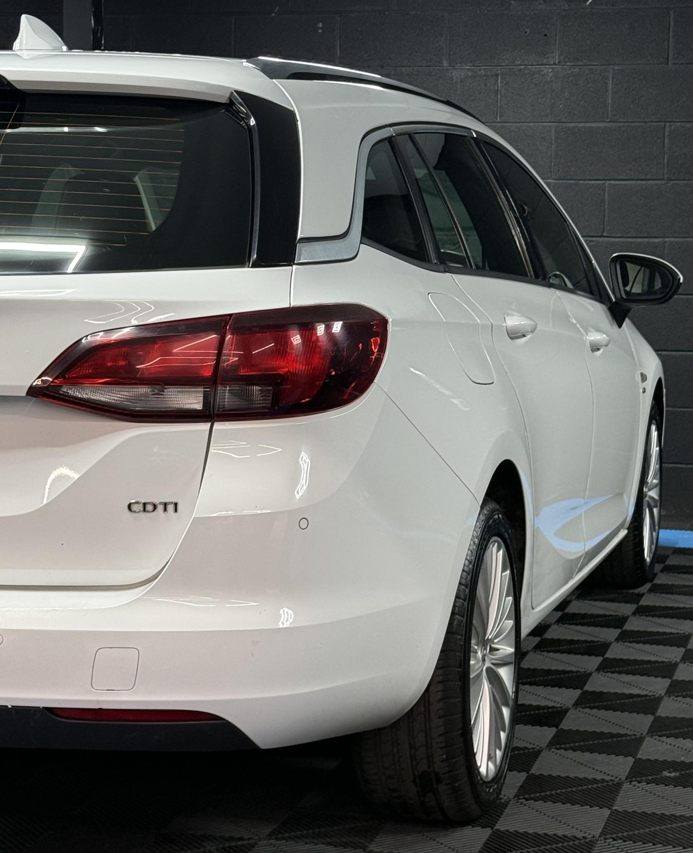 Vauxhall Astra 1.6 CDTi Elite Nav Sports Tourer 5dr Diesel Auto Euro 6 (136 ps)