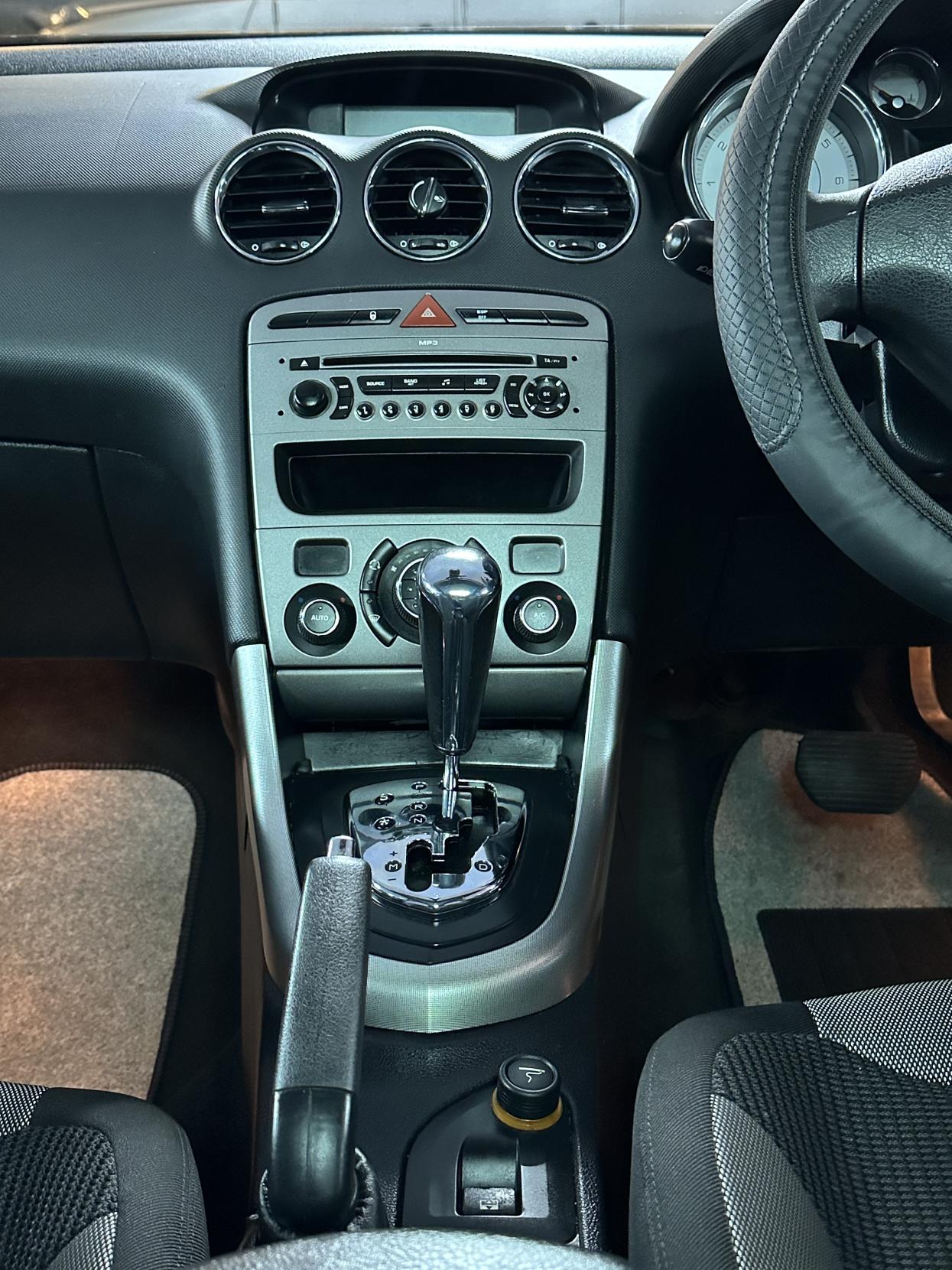 Peugeot 308 1.6 THP SE Hatchback 5dr Petrol Automatic (188 g/km, 140 bhp)