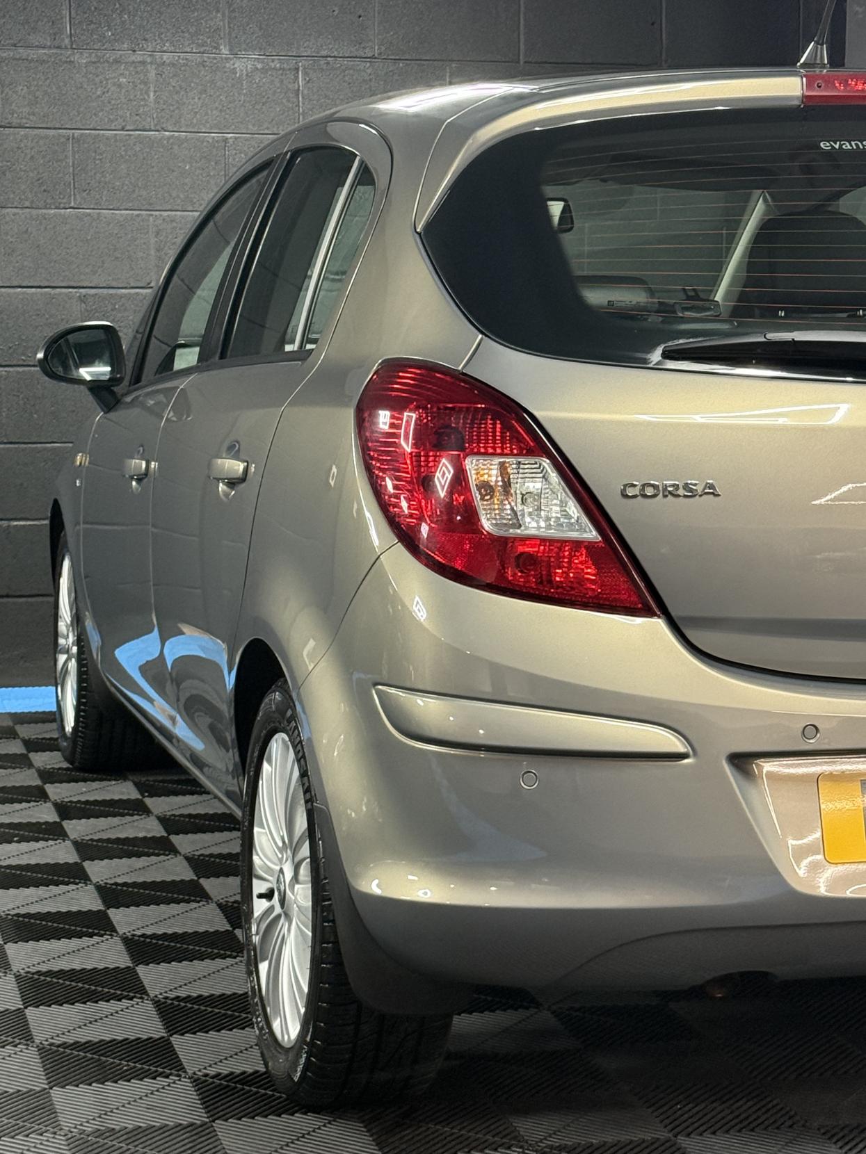 Vauxhall Corsa 1.4 16V SE Hatchback 5dr Petrol Auto Euro 5 (100 ps)