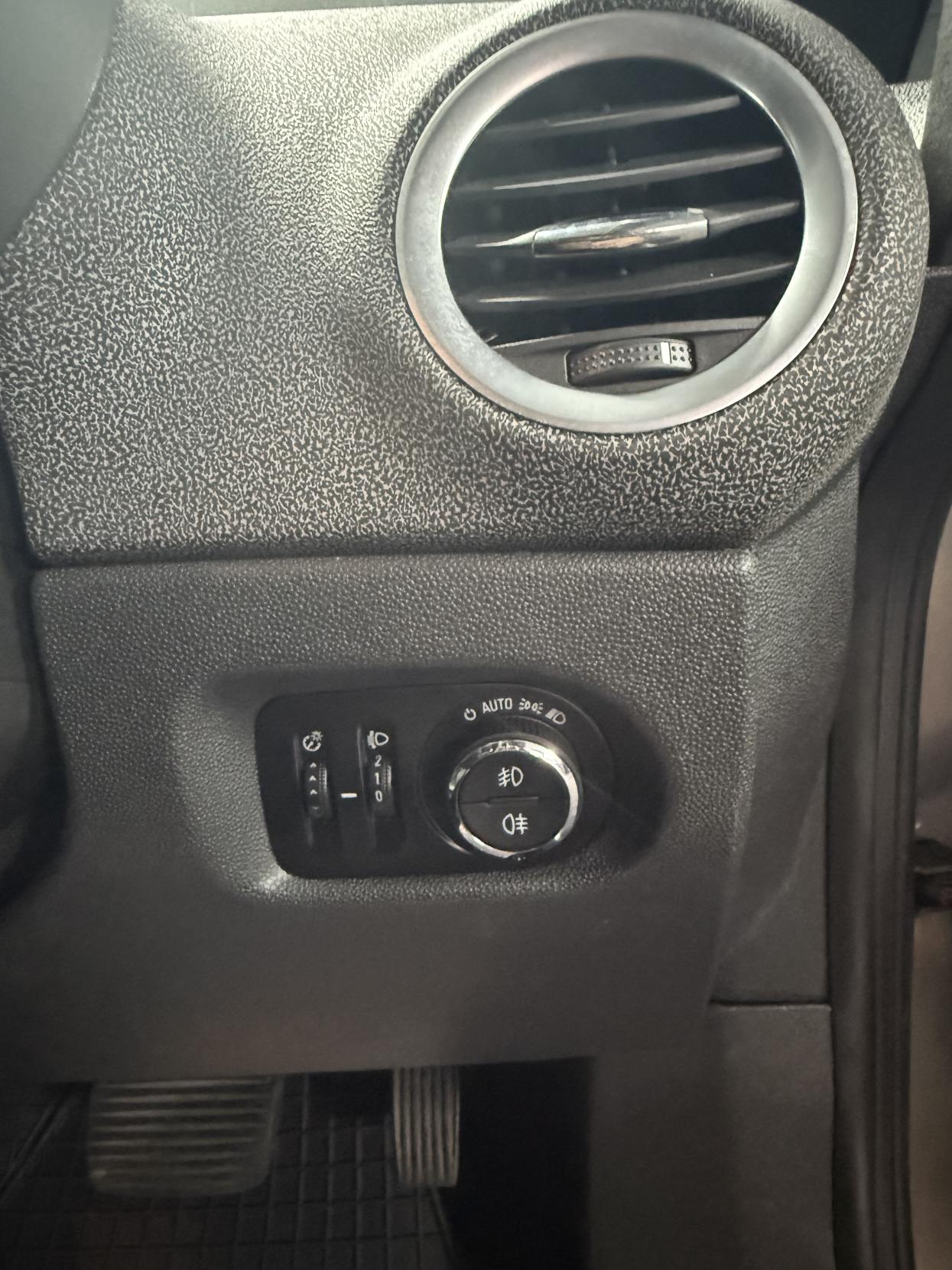 Vauxhall Corsa 1.4 16V SE Hatchback 5dr Petrol Auto Euro 5 (100 ps)