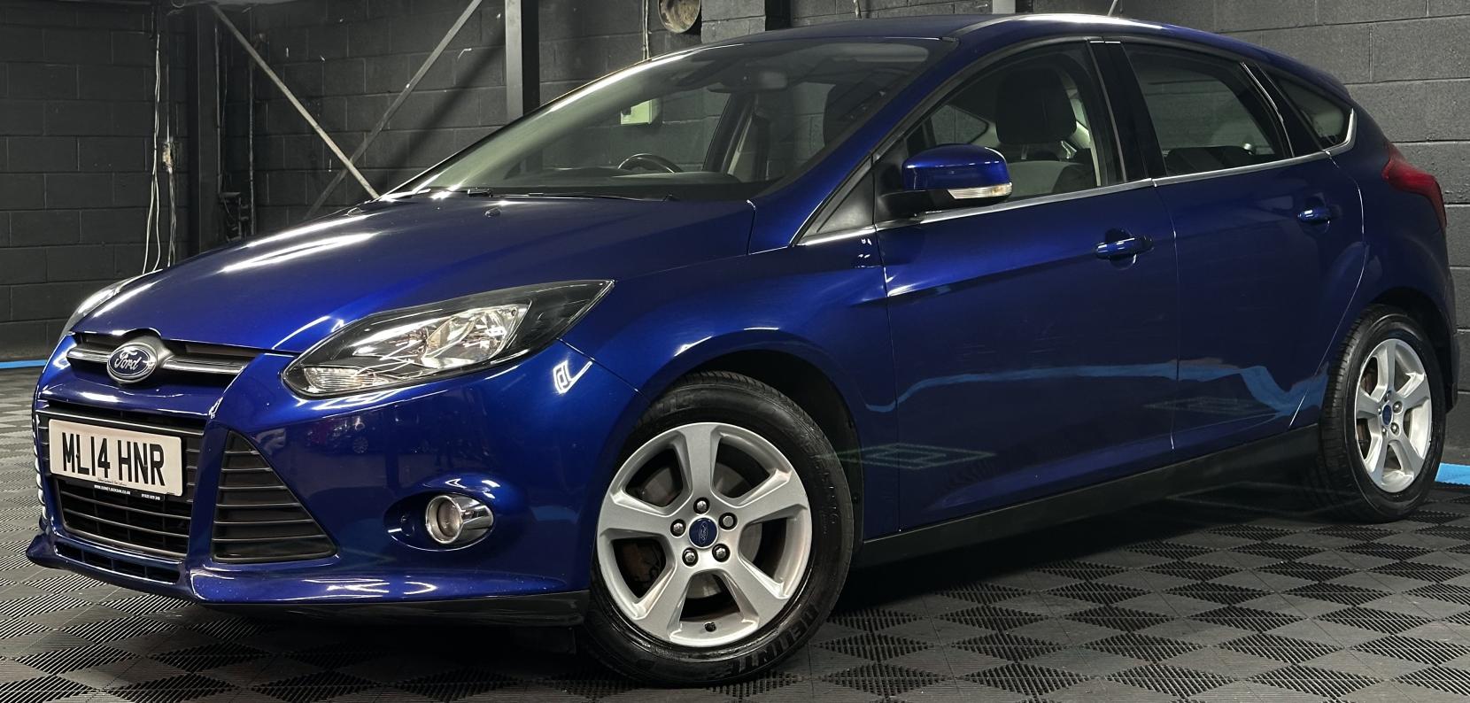 Ford Focus 1.6 Zetec Navigator Hatchback 5dr Petrol Powershift Euro 5 (125 ps)