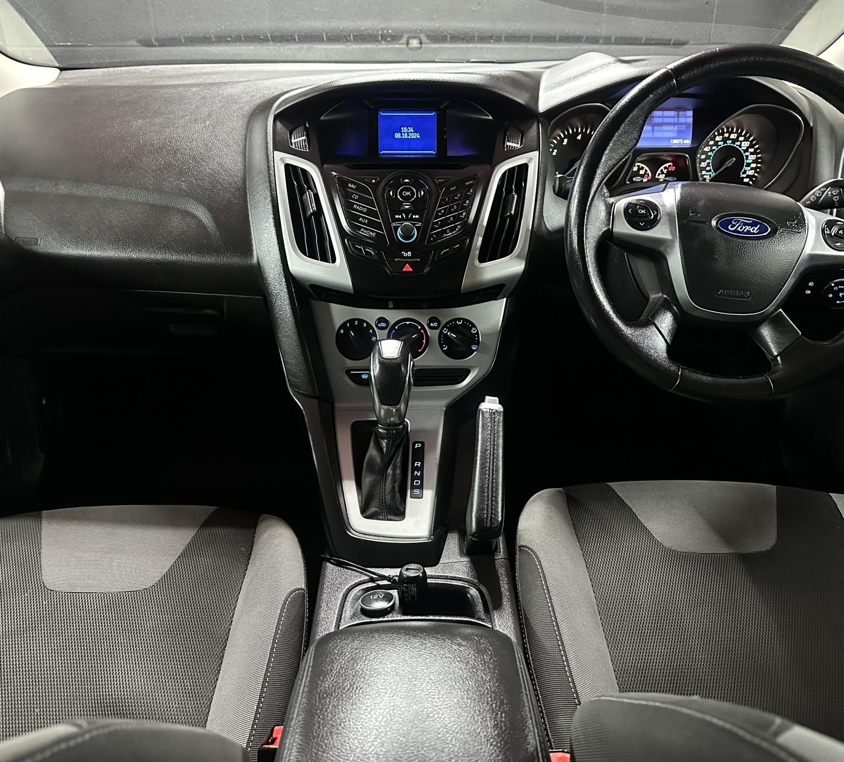 Ford Focus 1.6 Zetec Navigator Hatchback 5dr Petrol Powershift Euro 5 (125 ps)
