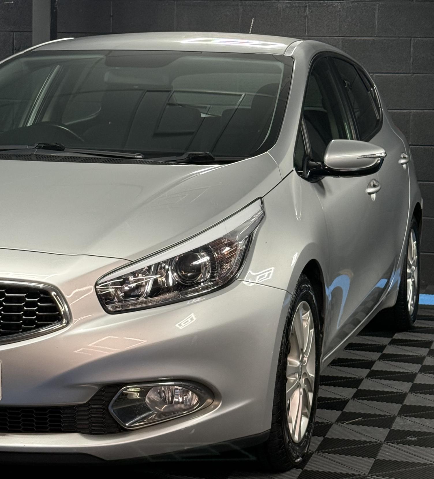 Kia Ceed 1.6 CRDi 2 Hatchback 5dr Diesel Auto Euro 5 (126 bhp)