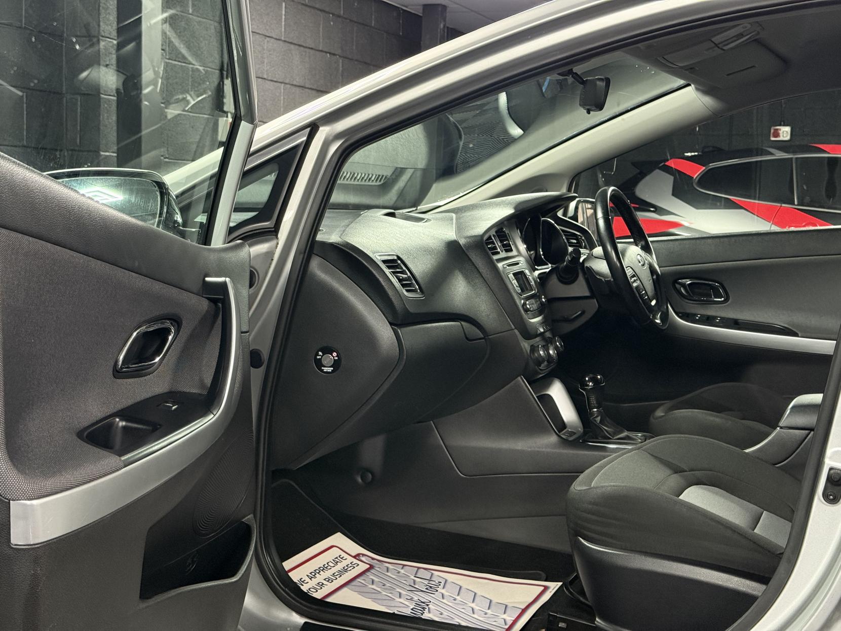 Kia Ceed 1.6 CRDi 2 Hatchback 5dr Diesel Auto Euro 5 (126 bhp)