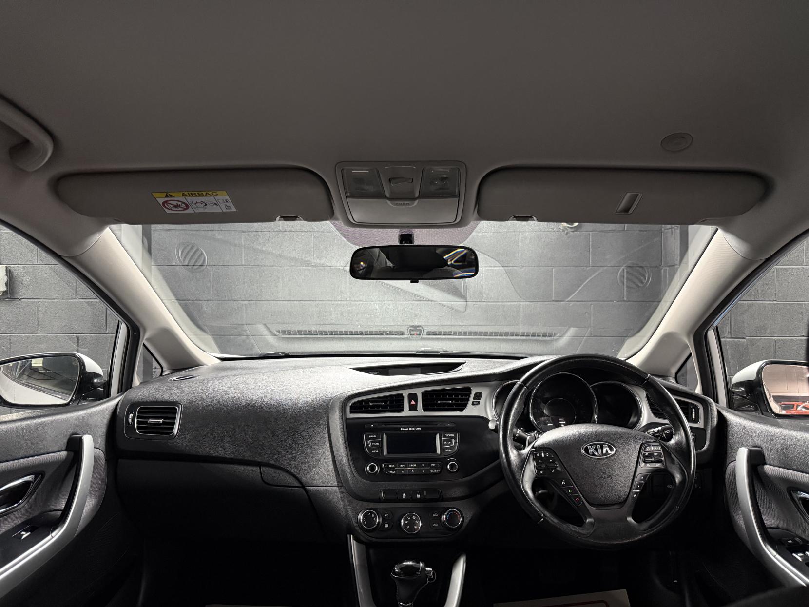 Kia Ceed 1.6 CRDi 2 Hatchback 5dr Diesel Auto Euro 5 (126 bhp)