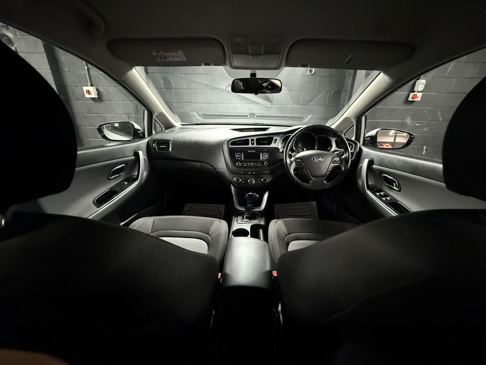 Kia Ceed 1.6 CRDi 2 Hatchback 5dr Diesel Auto Euro 5 (126 bhp)