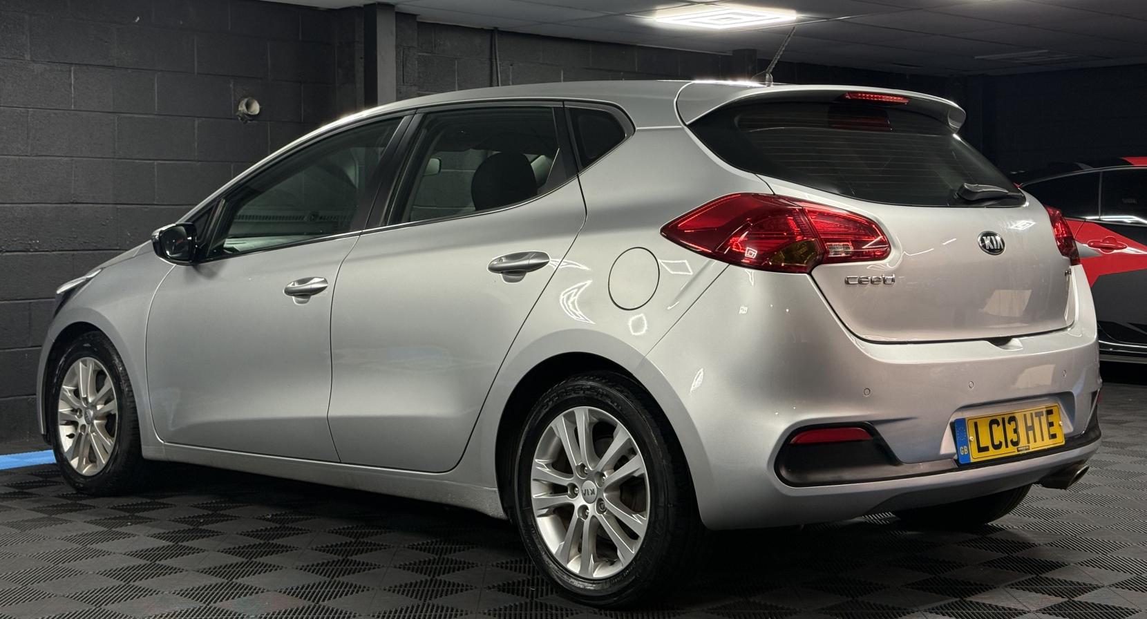 Kia Ceed 1.6 CRDi 2 Hatchback 5dr Diesel Auto Euro 5 (126 bhp)