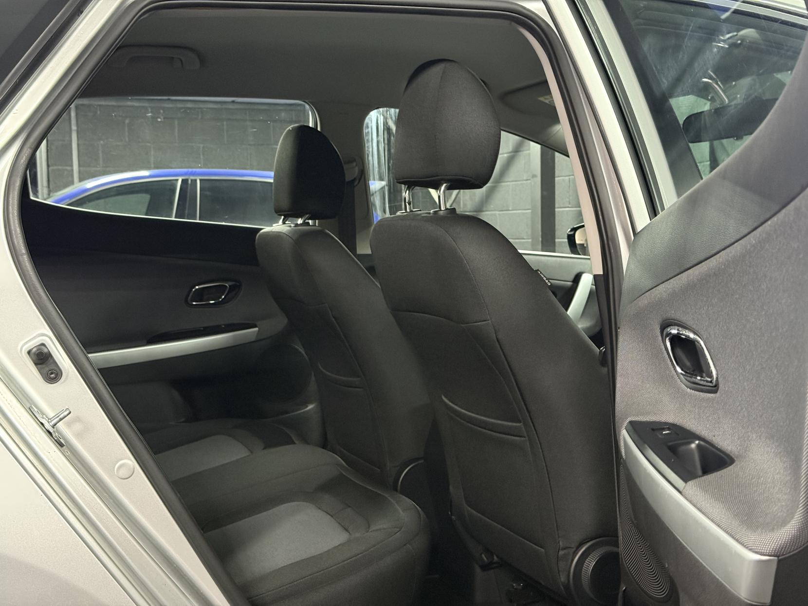 Kia Ceed 1.6 CRDi 2 Hatchback 5dr Diesel Auto Euro 5 (126 bhp)