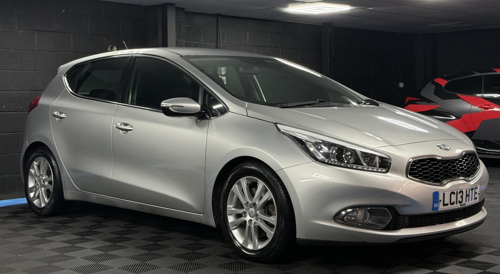 Kia Ceed 1.6 CRDi 2 Hatchback 5dr Diesel Auto Euro 5 (126 bhp)