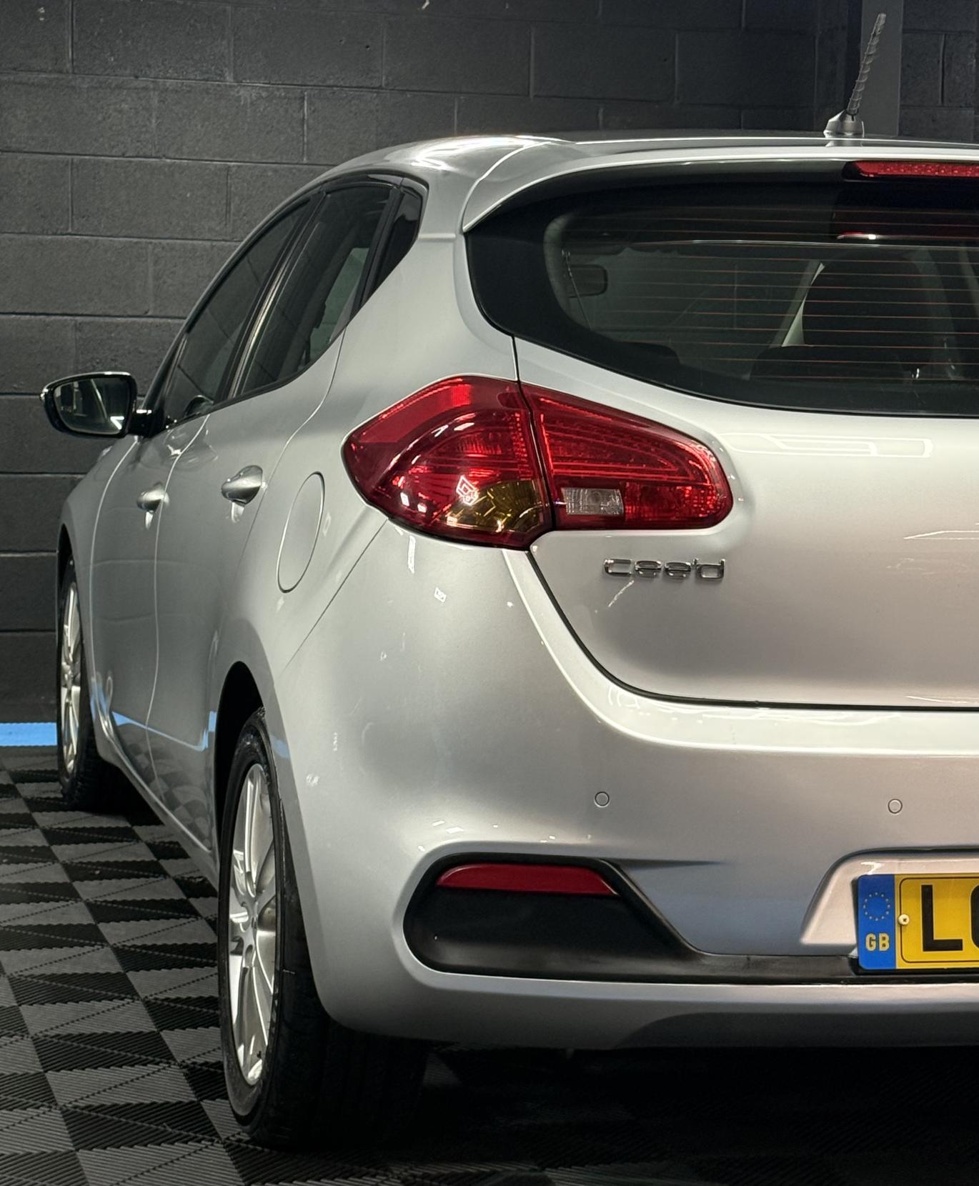 Kia Ceed 1.6 CRDi 2 Hatchback 5dr Diesel Auto Euro 5 (126 bhp)