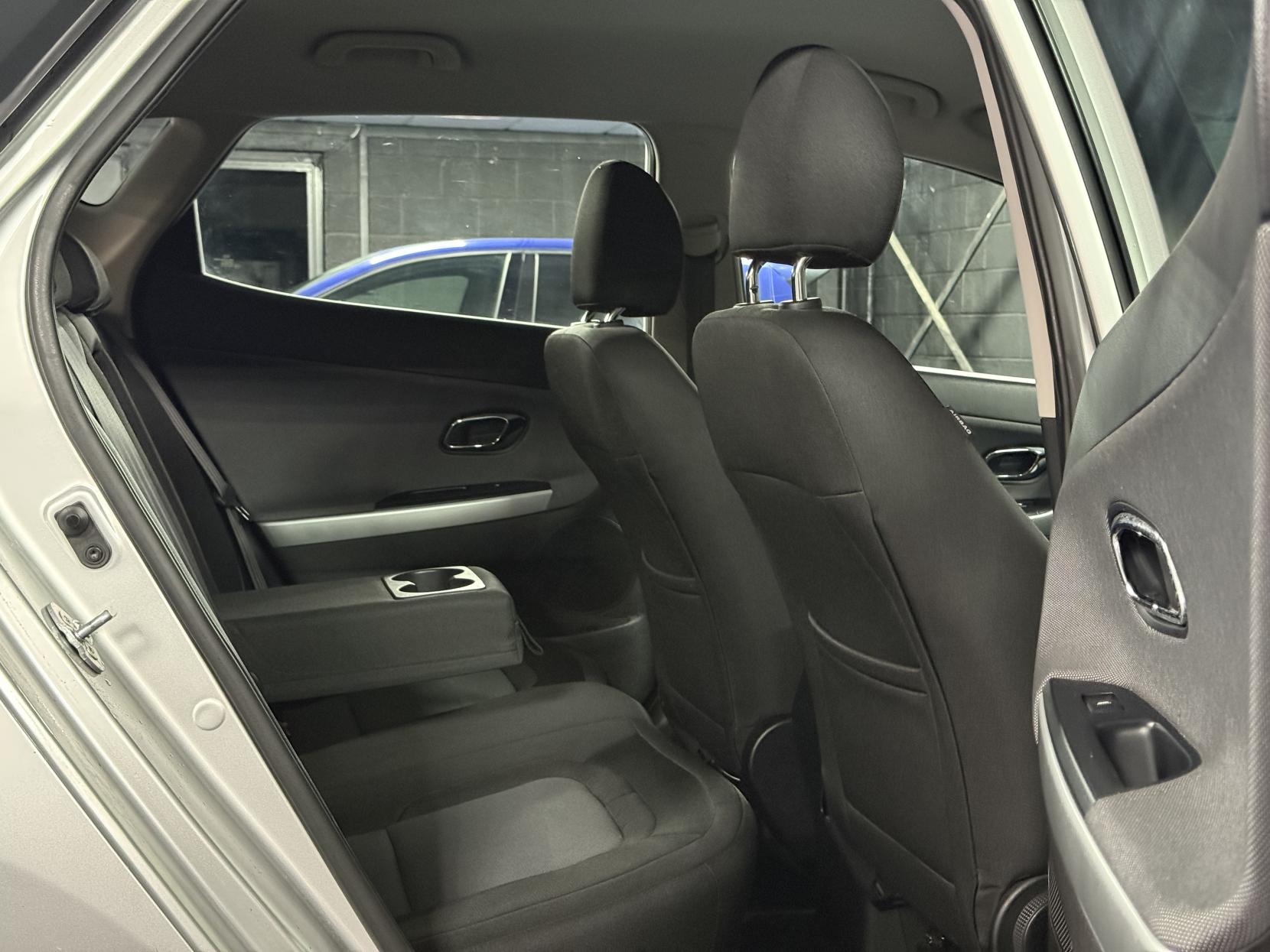 Kia Ceed 1.6 CRDi 2 Hatchback 5dr Diesel Auto Euro 5 (126 bhp)