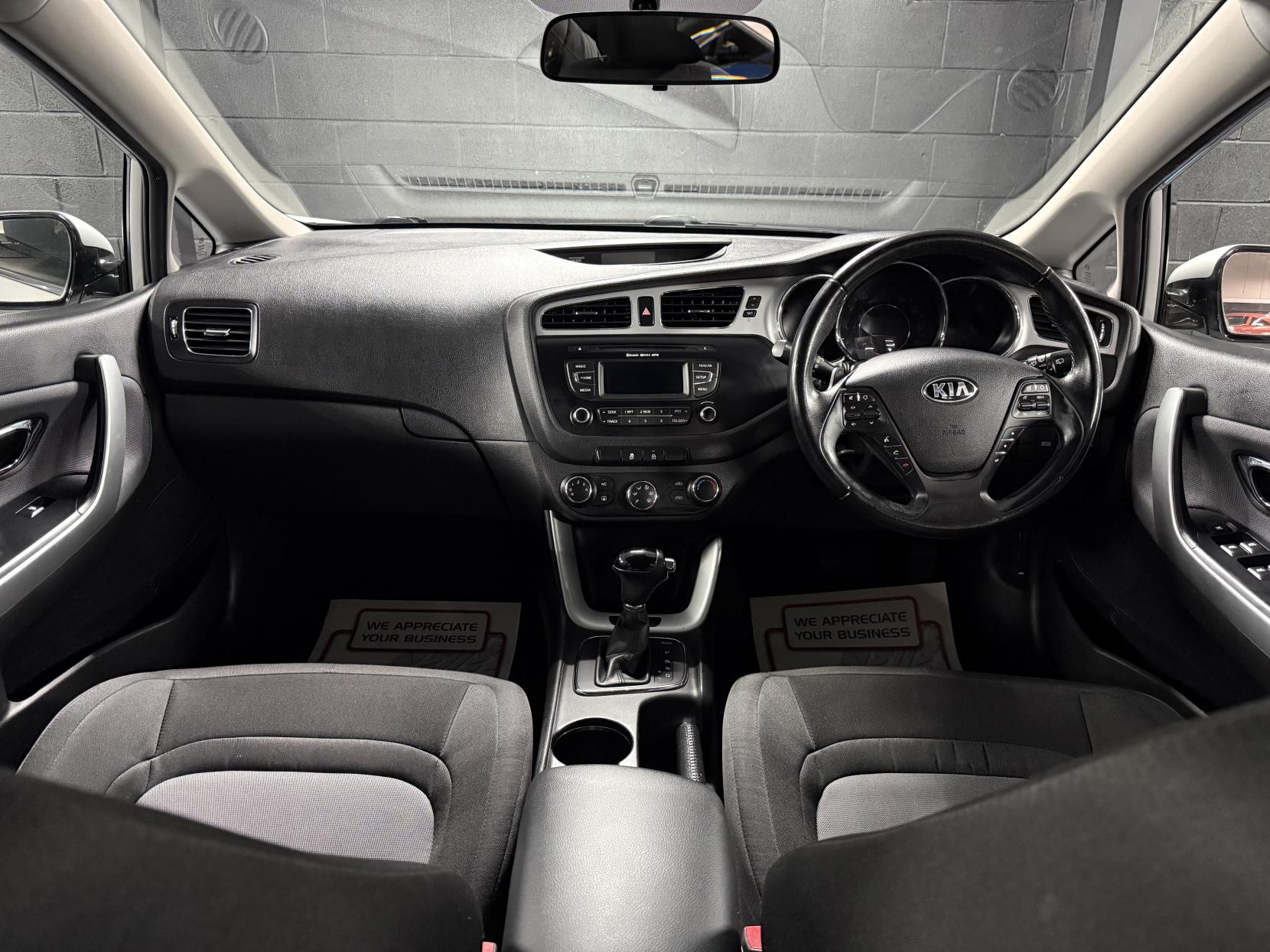 Kia Ceed 1.6 CRDi 2 Hatchback 5dr Diesel Auto Euro 5 (126 bhp)