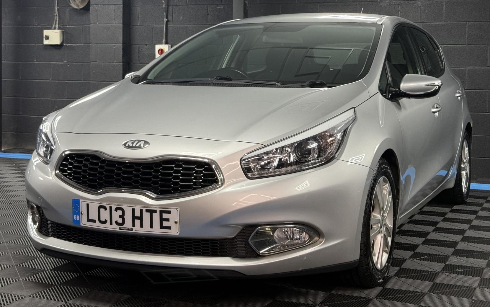 Kia Ceed 1.6 CRDi 2 Hatchback 5dr Diesel Auto Euro 5 (126 bhp)