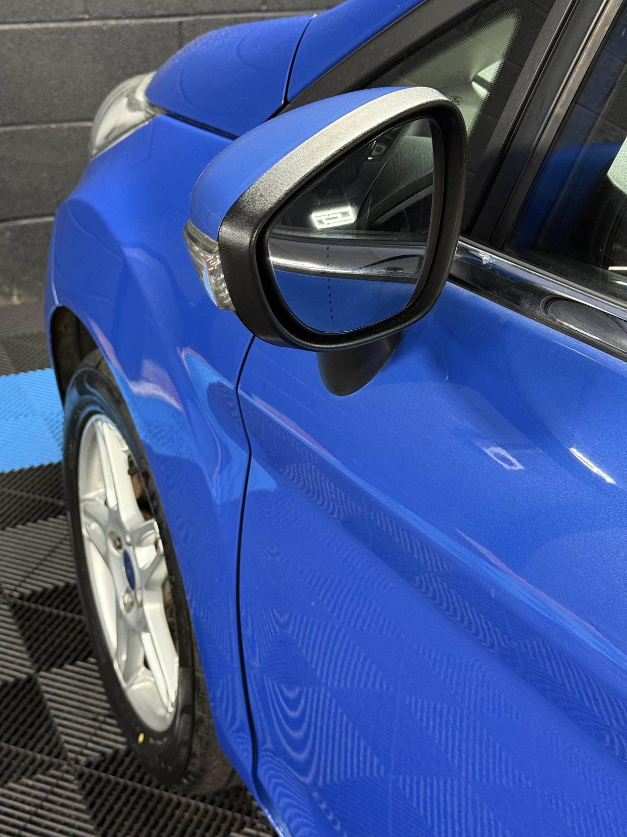 Ford Fiesta 1.6 Zetec Hatchback 5dr Petrol Powershift Euro 5 (105 ps)